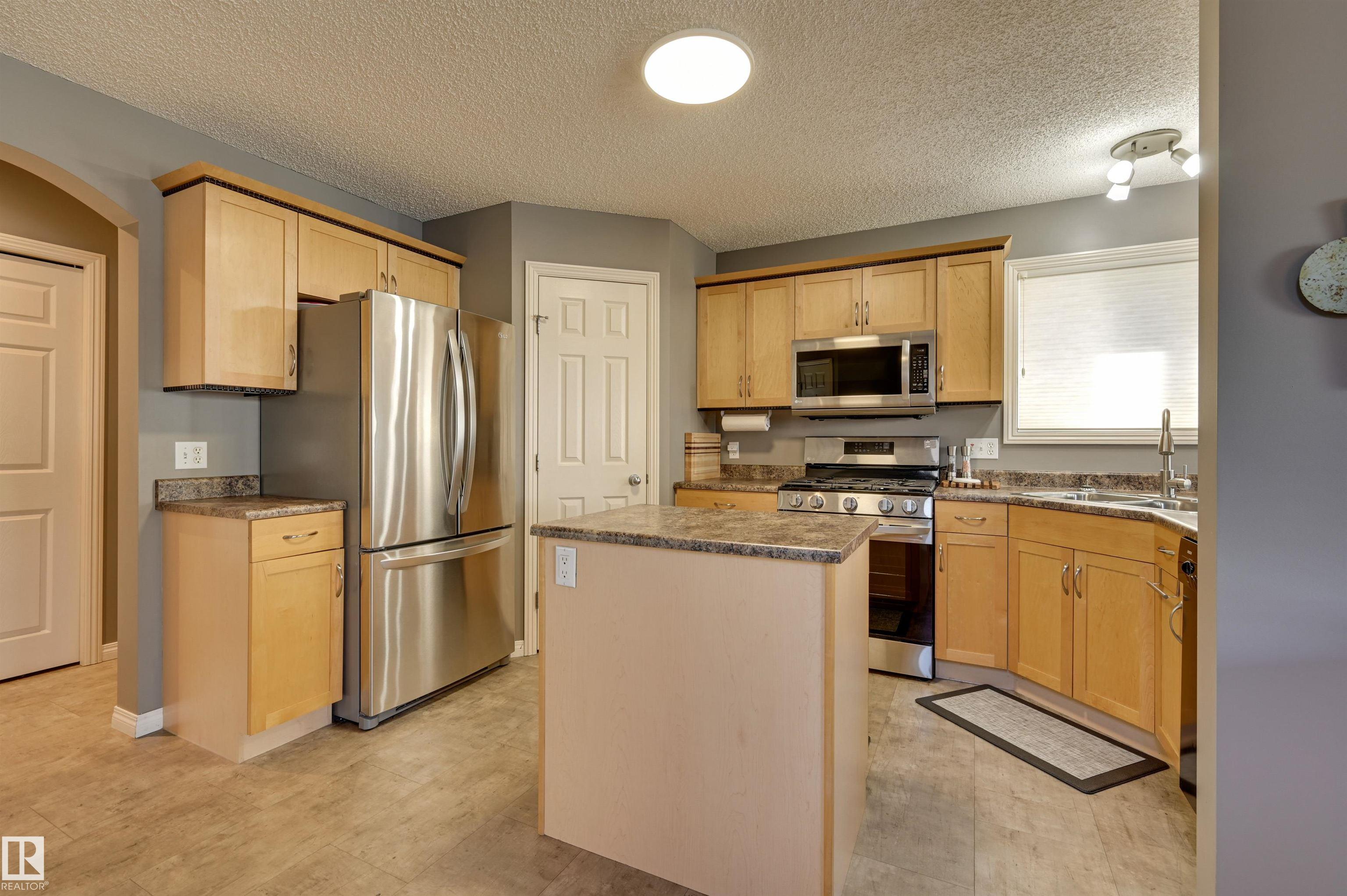 Photo 11 at 2208 Baker Close SW, Blackmud Creek, Edmonton