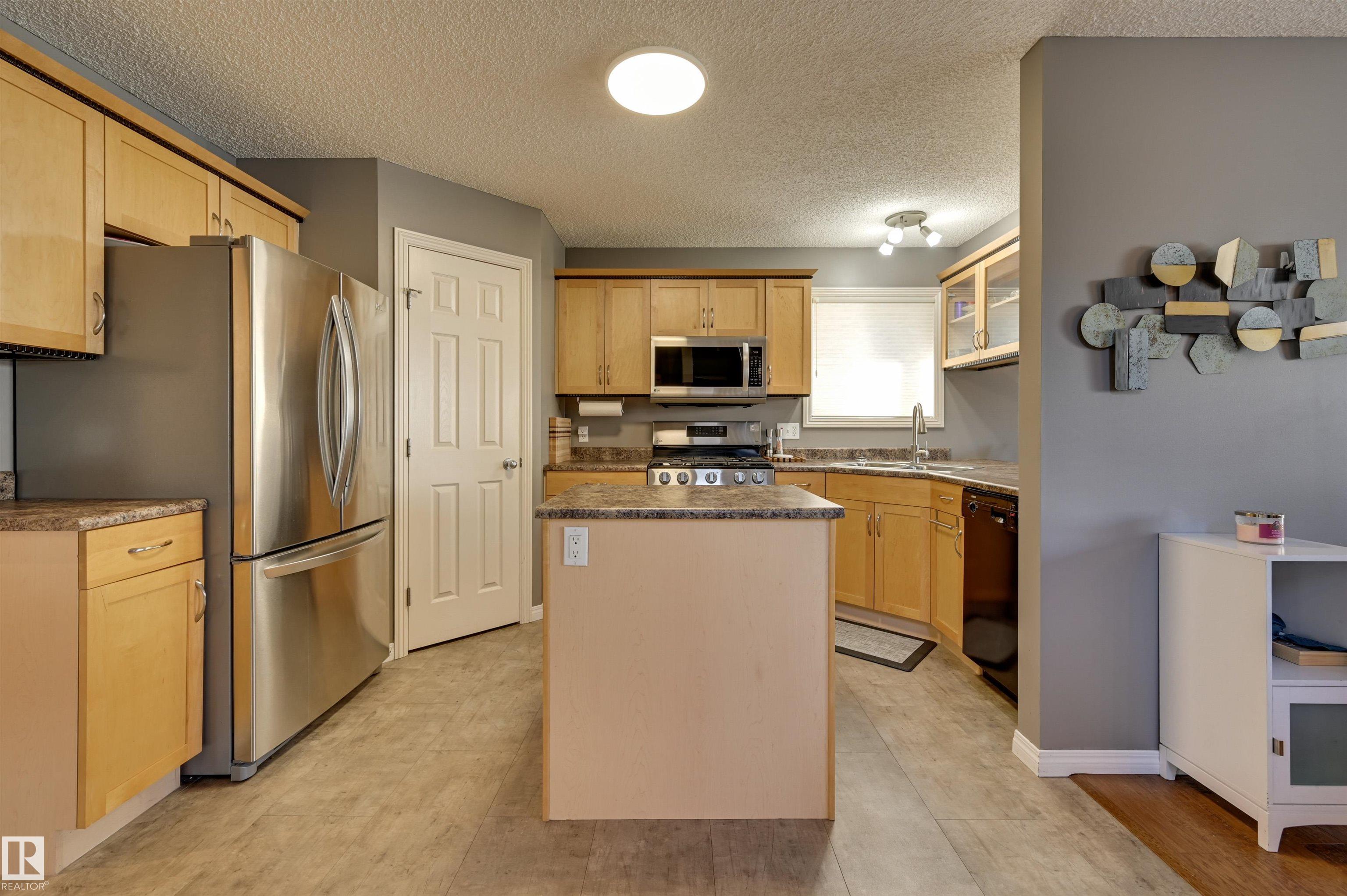 Photo 10 at 2208 Baker Close SW, Blackmud Creek, Edmonton