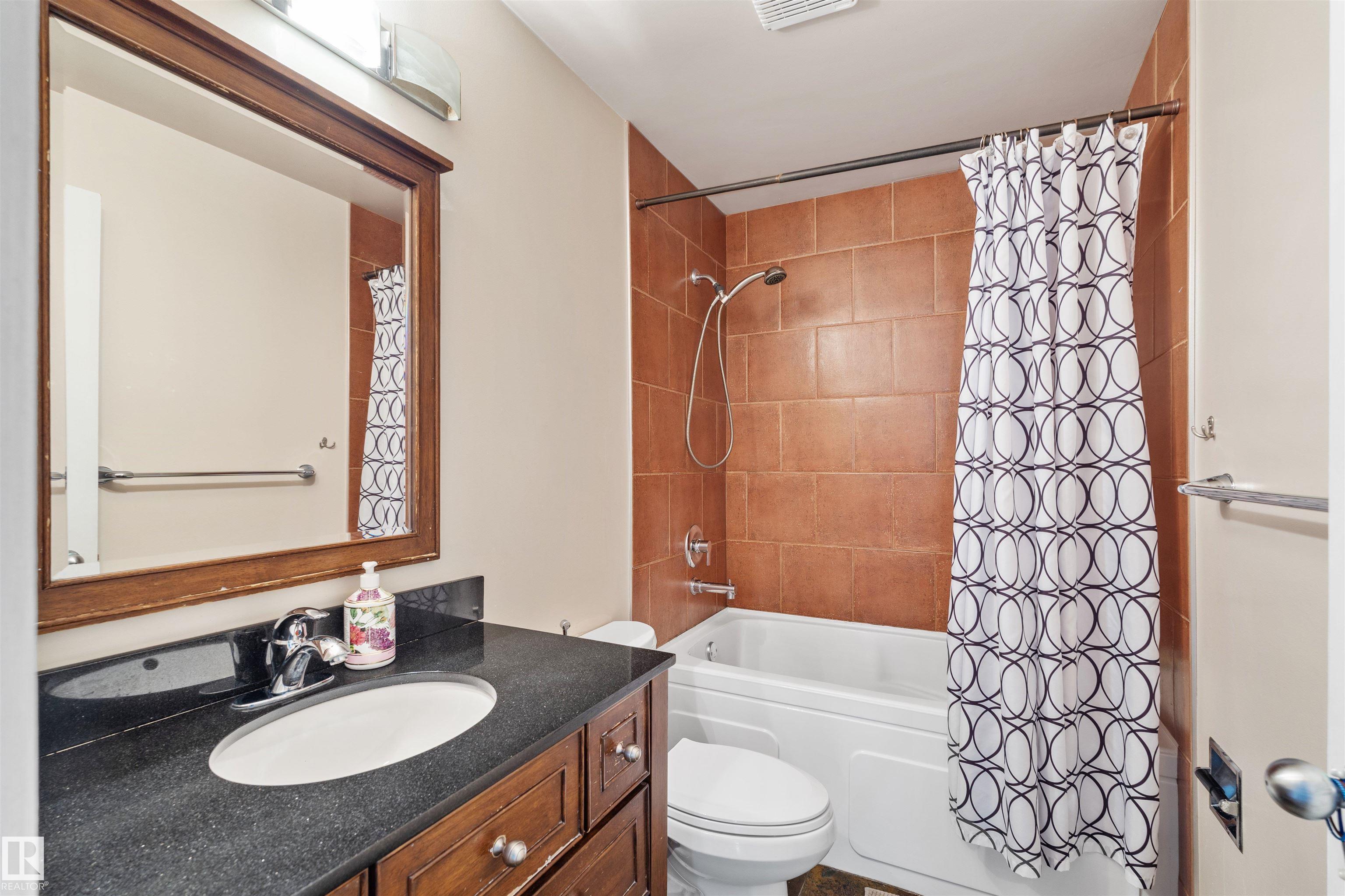 Photo 13 at 17007 95 Street NW, Lago Lindo, Edmonton