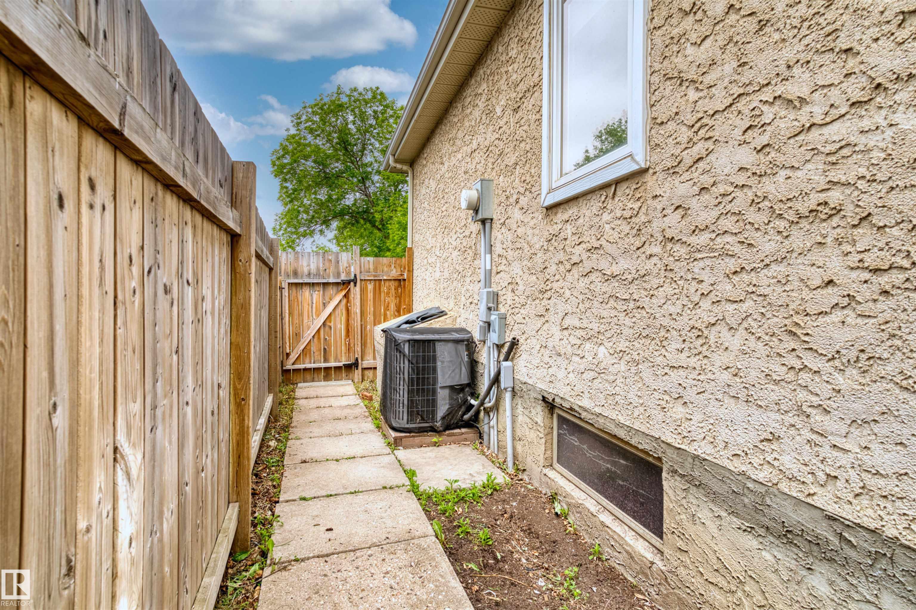 Photo 26 at 17007 95 Street NW, Lago Lindo, Edmonton