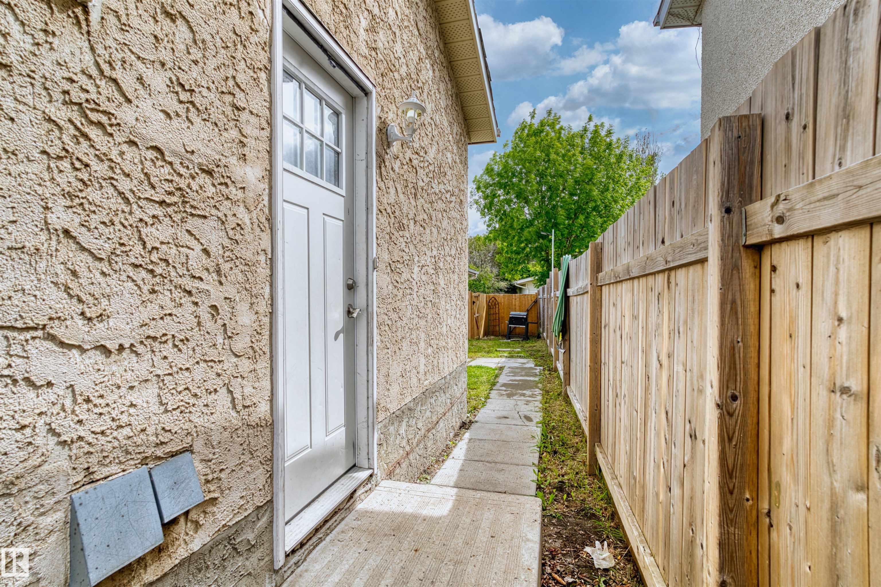 Photo 27 at 17007 95 Street NW, Lago Lindo, Edmonton