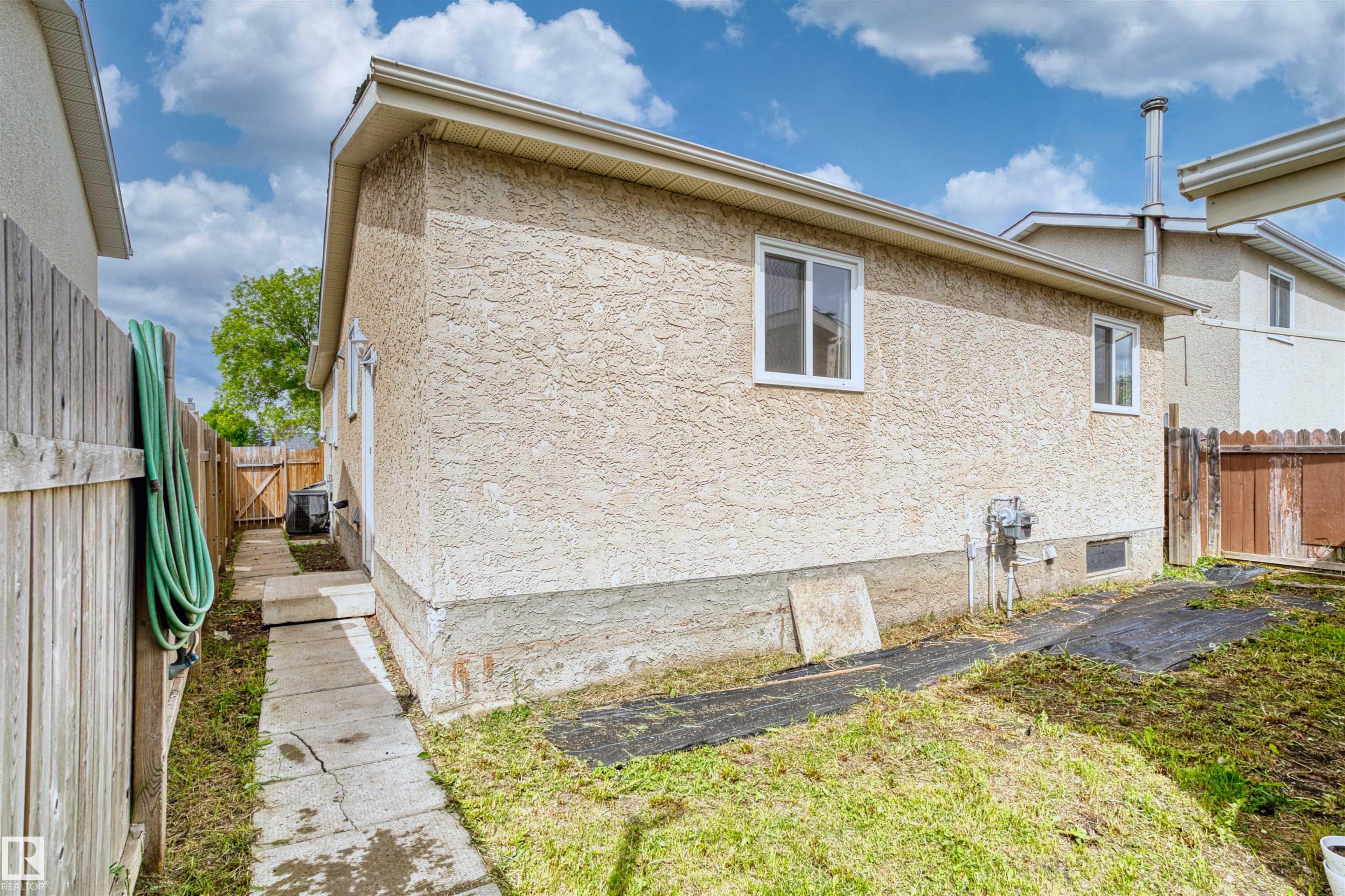 Photo 29 at 17007 95 Street NW, Lago Lindo, Edmonton
