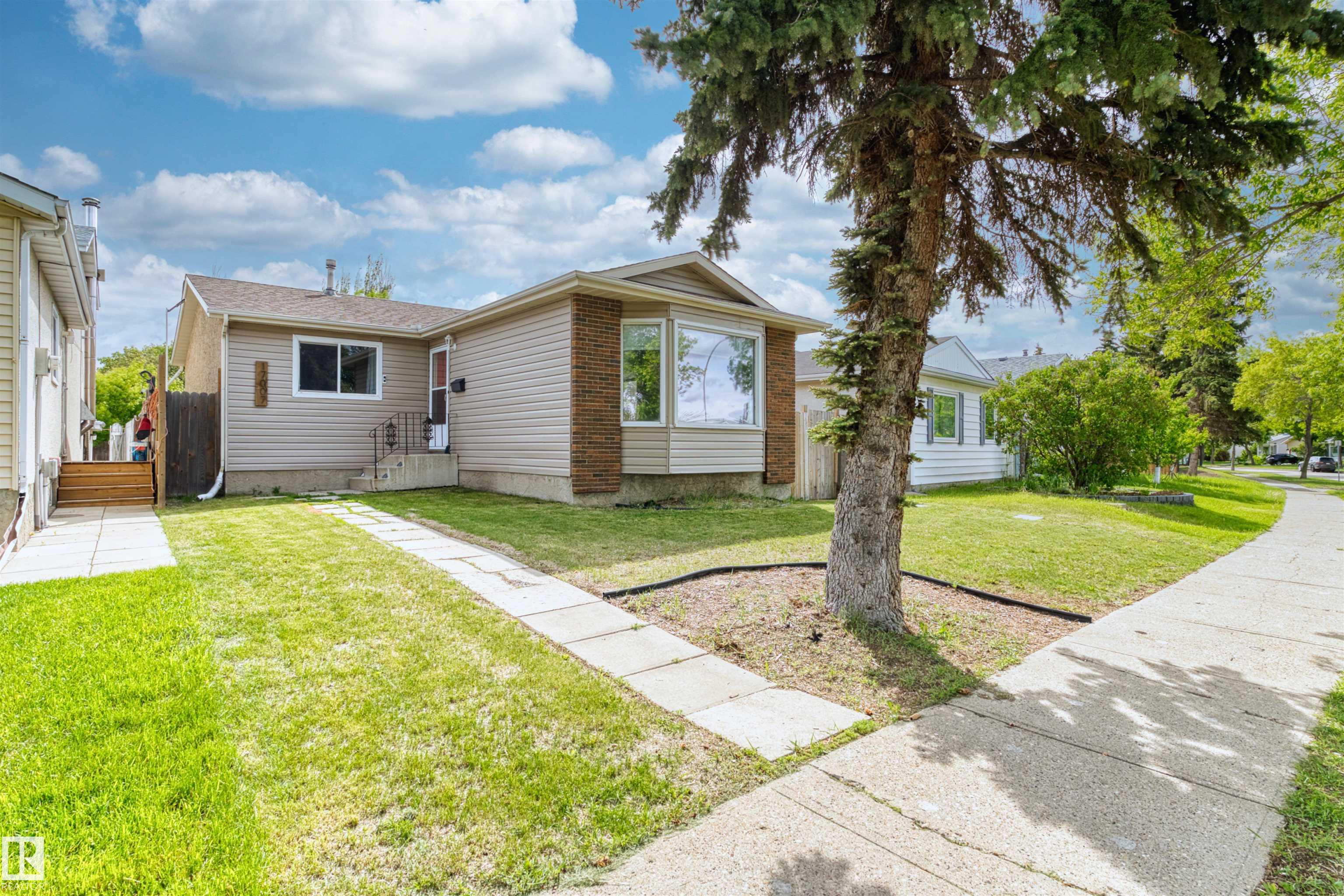 Photo 32 at 17007 95 Street NW, Lago Lindo, Edmonton