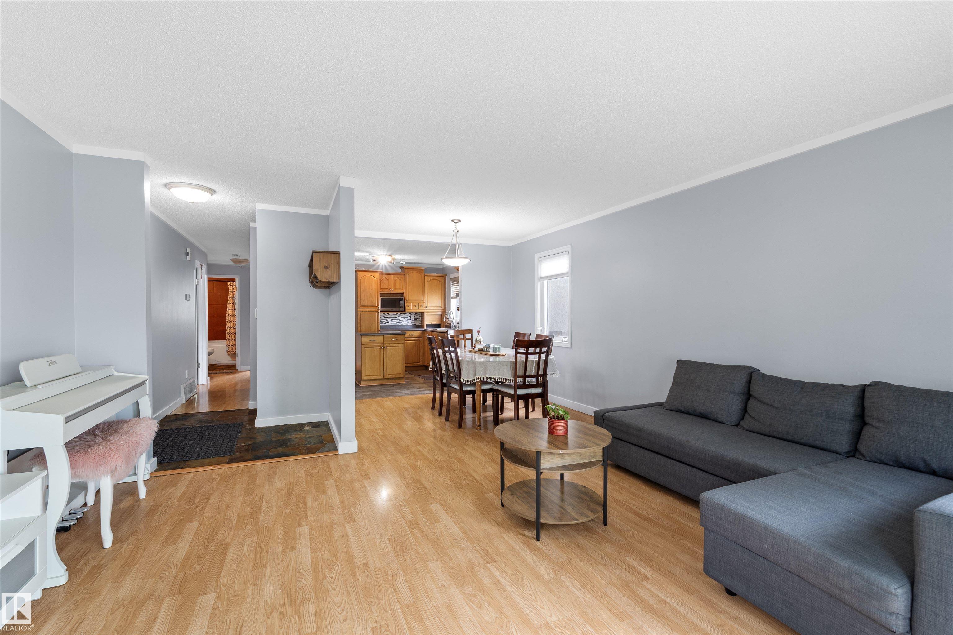 Photo 6 at 17007 95 Street NW, Lago Lindo, Edmonton
