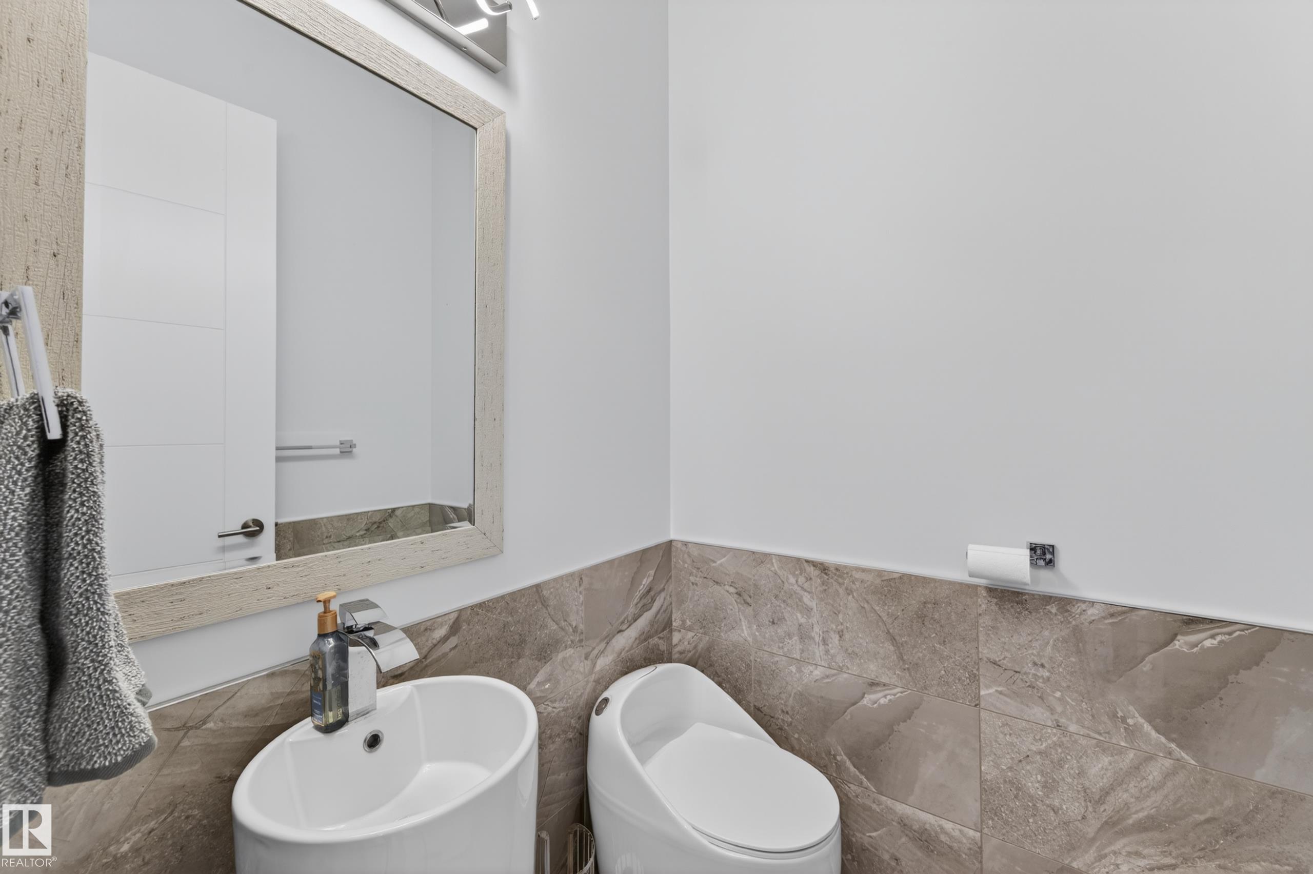 Photo 8 at 9108 64 Avenue NW, Hazeldean, Edmonton