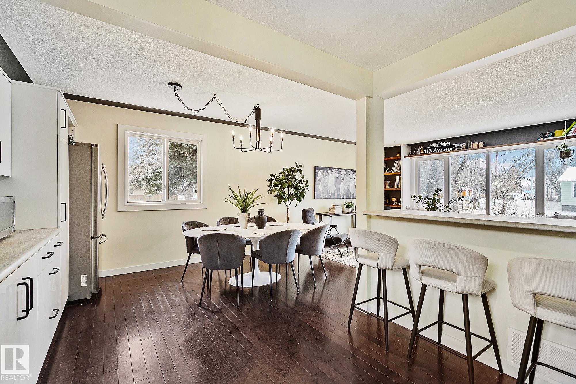 Photo 11 at 11334 52 Street NW, Highlands, Edmonton