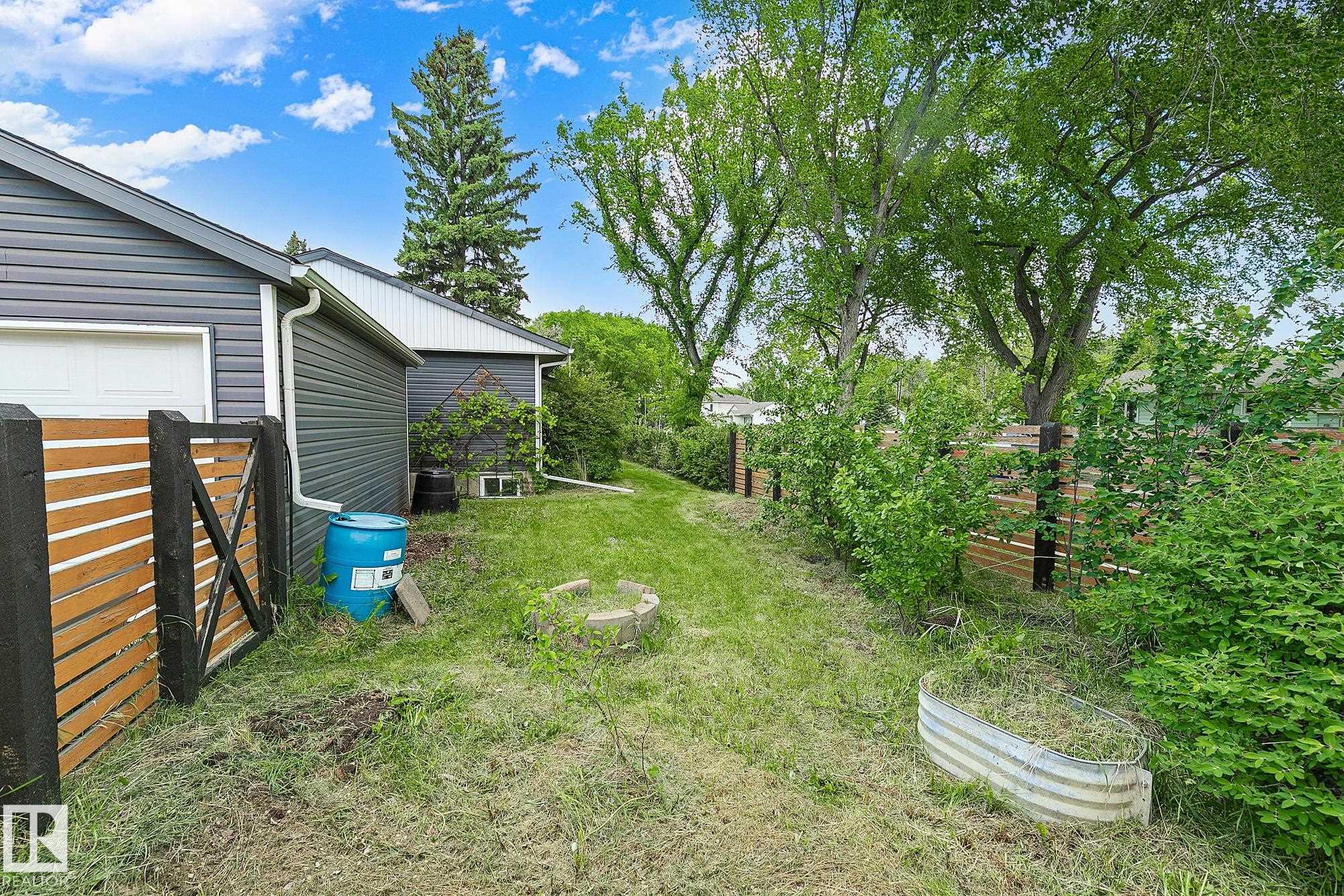 Photo 34 at 11334 52 Street NW, Highlands, Edmonton