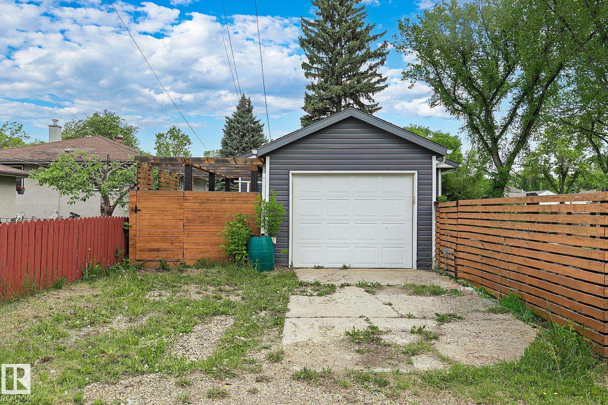 Photo 38 at 11334 52 Street NW, Highlands, Edmonton