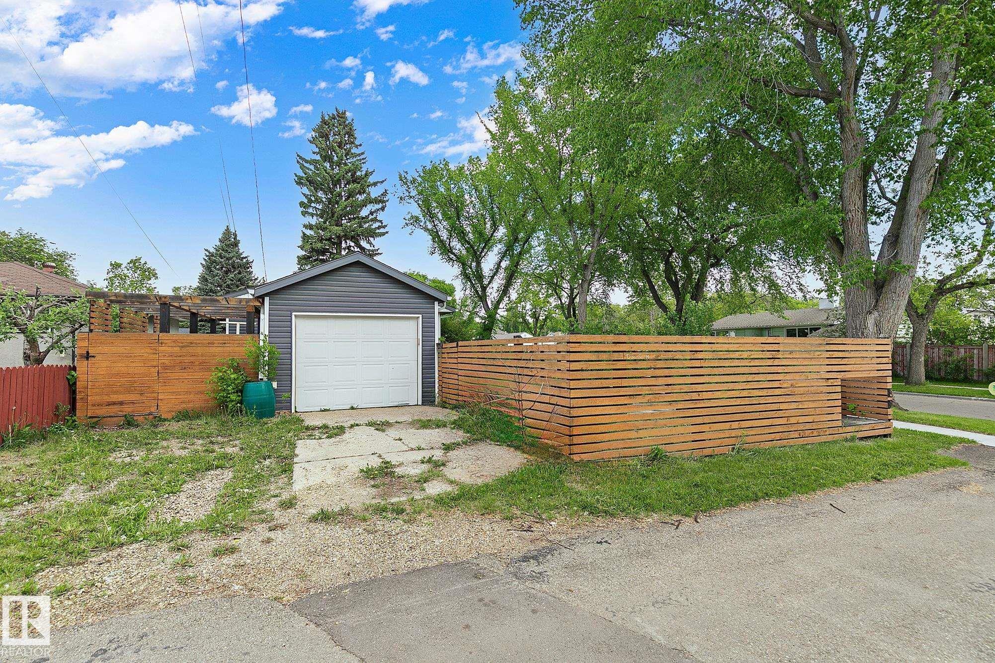 Photo 39 at 11334 52 Street NW, Highlands, Edmonton