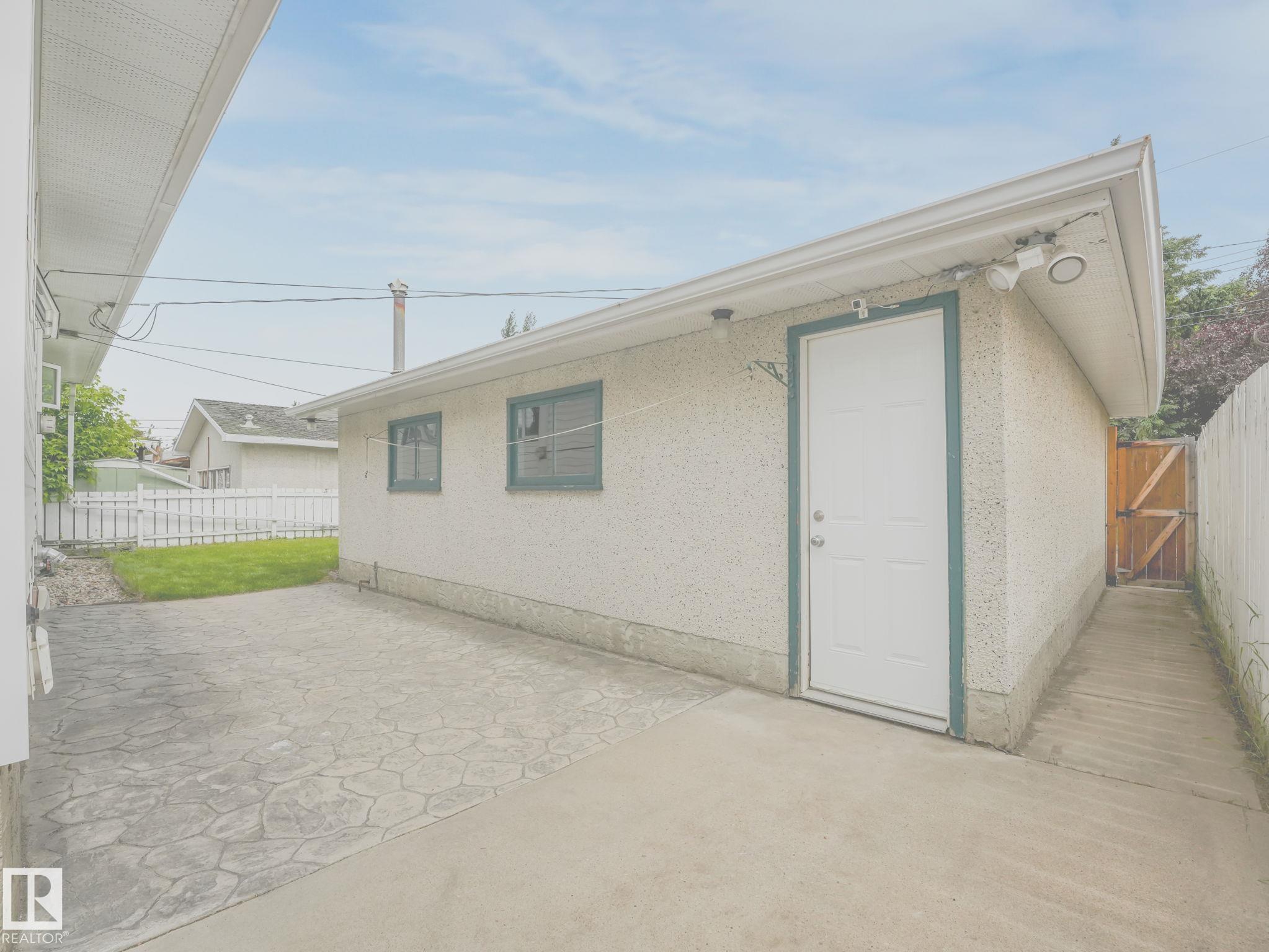 Photo 13 at 15916 88b Avenue NW, Meadowlark Park, Edmonton