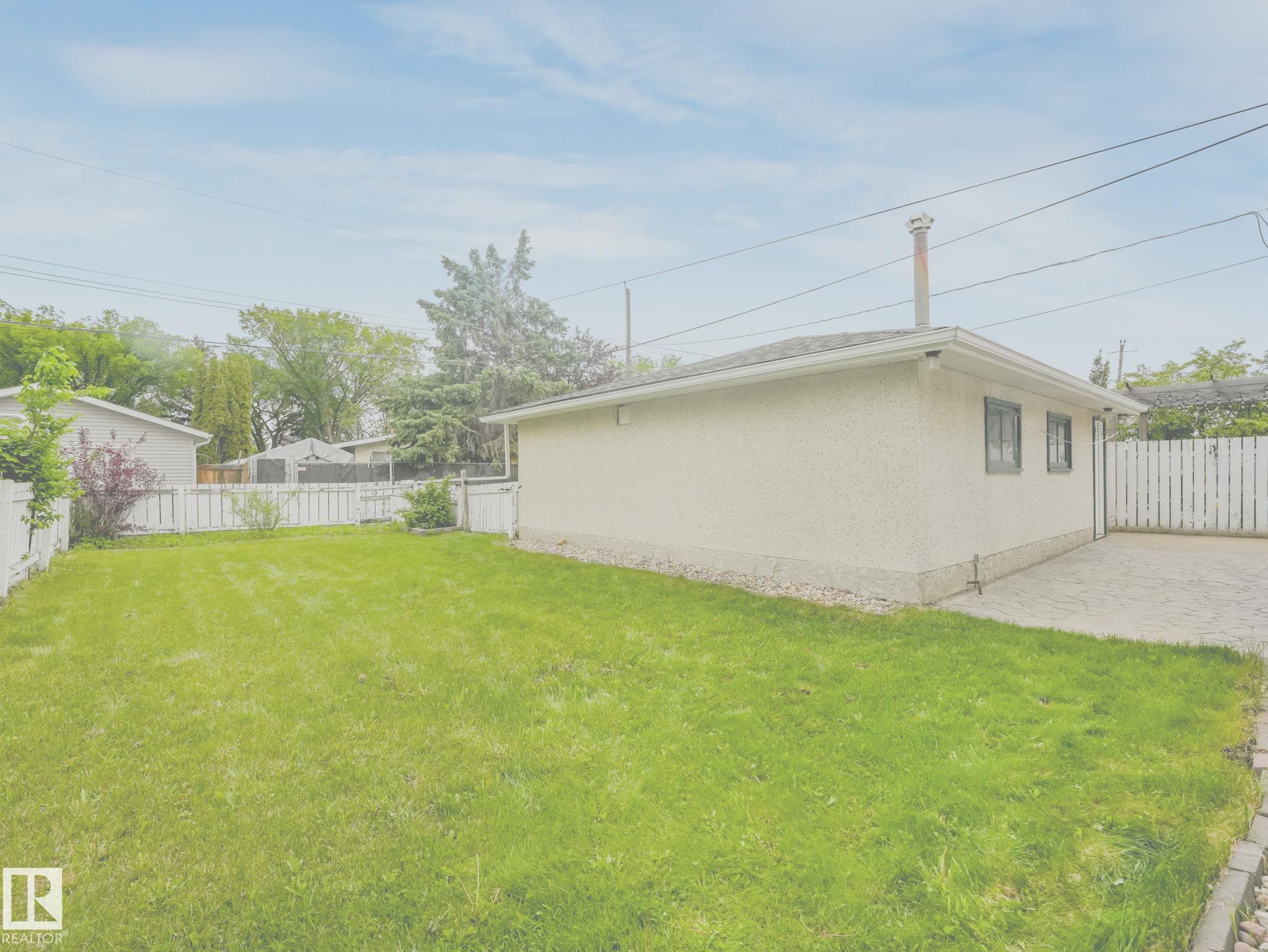 Photo 17 at 15916 88b Avenue NW, Meadowlark Park, Edmonton
