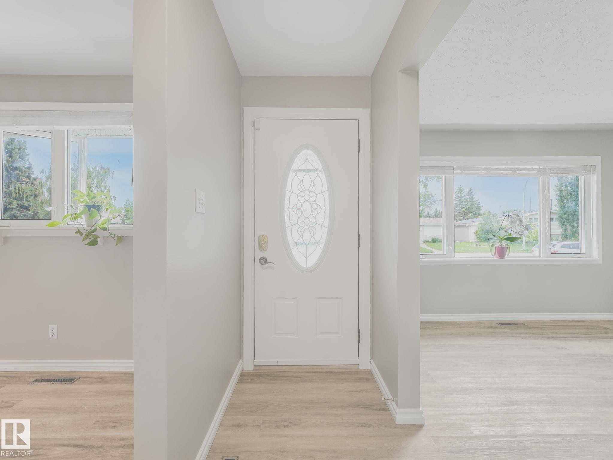 Photo 19 at 15916 88b Avenue NW, Meadowlark Park, Edmonton