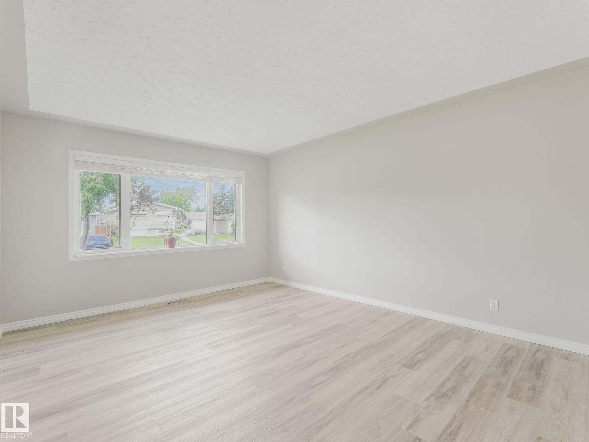 Photo 21 at 15916 88b Avenue NW, Meadowlark Park, Edmonton