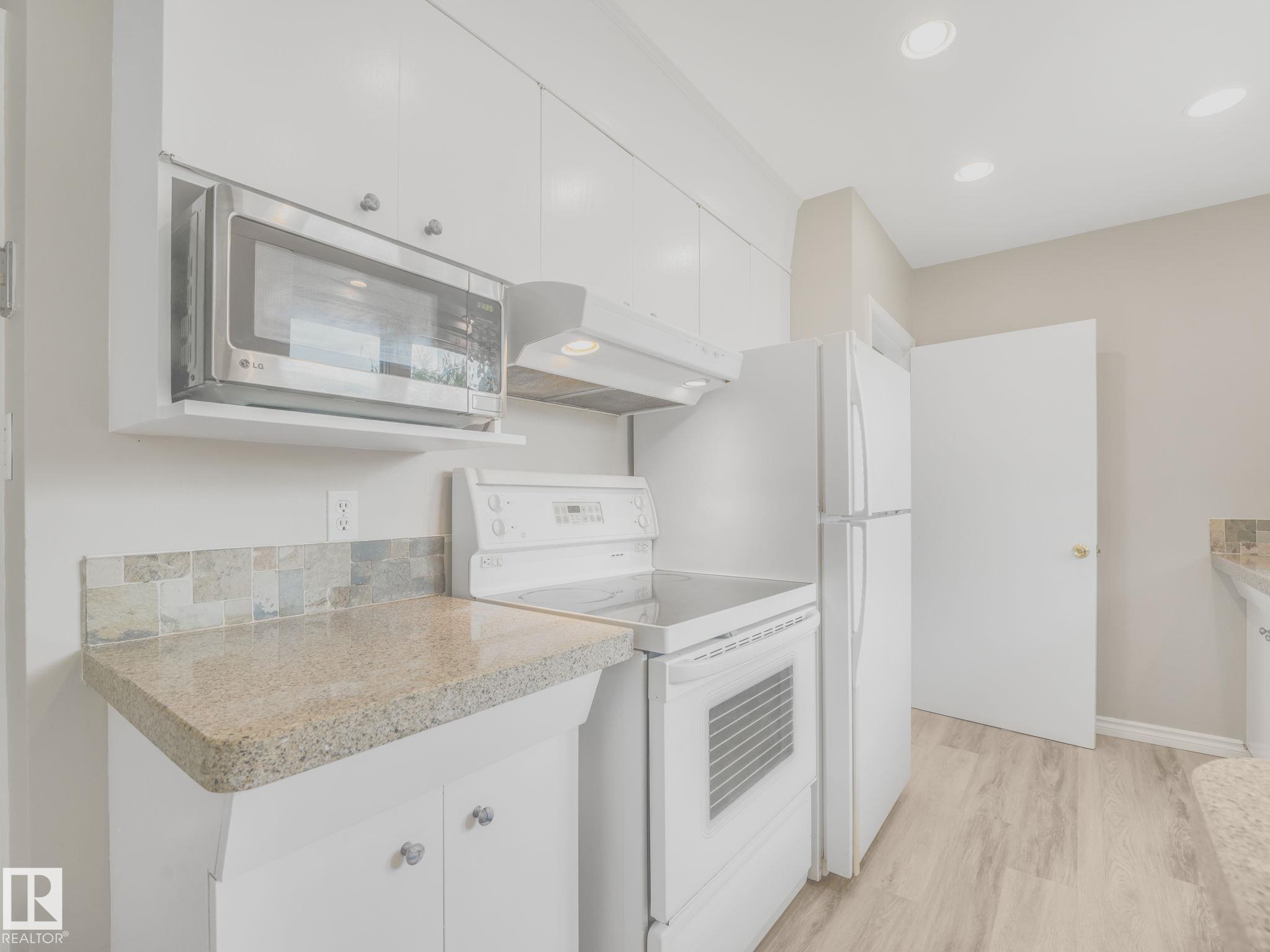 Photo 23 at 15916 88b Avenue NW, Meadowlark Park, Edmonton