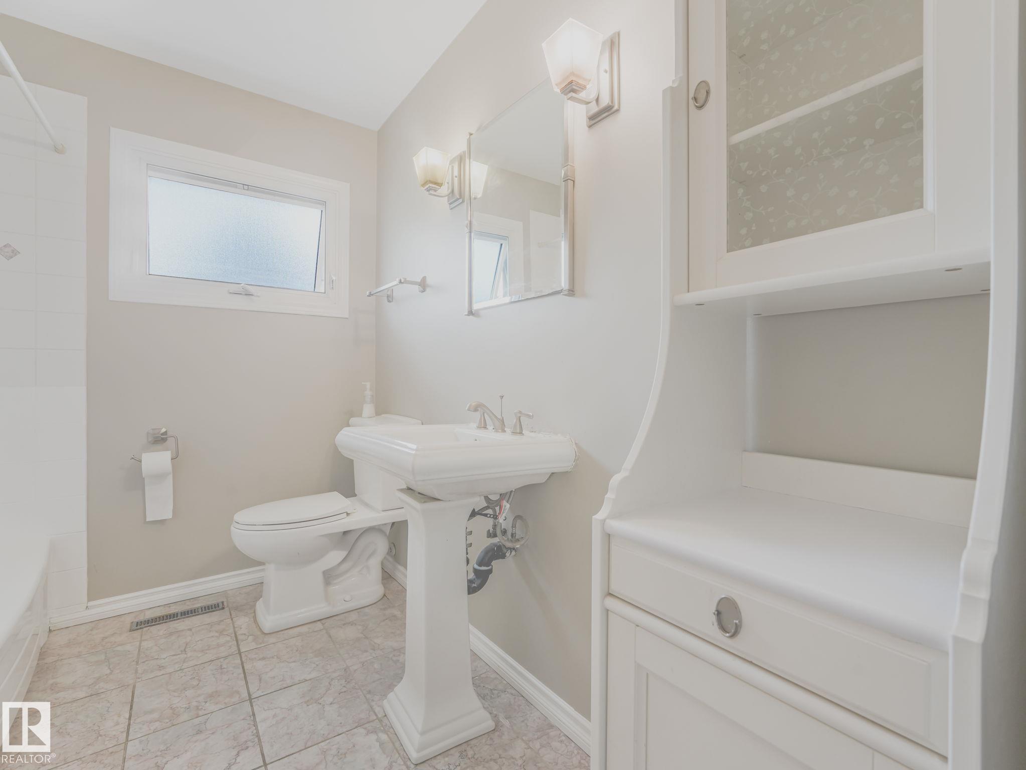 Photo 31 at 15916 88b Avenue NW, Meadowlark Park, Edmonton