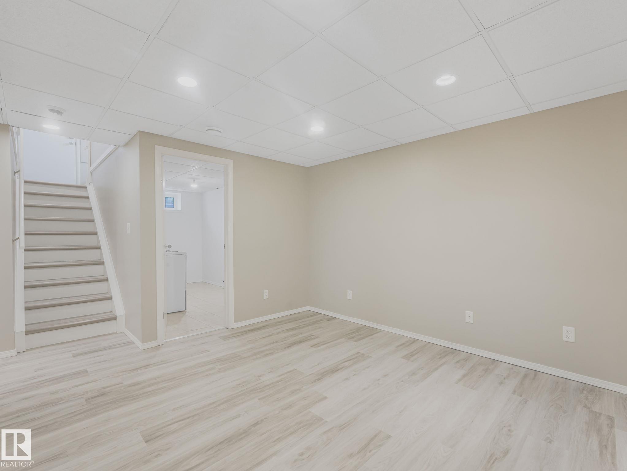 Photo 34 at 15916 88b Avenue NW, Meadowlark Park, Edmonton