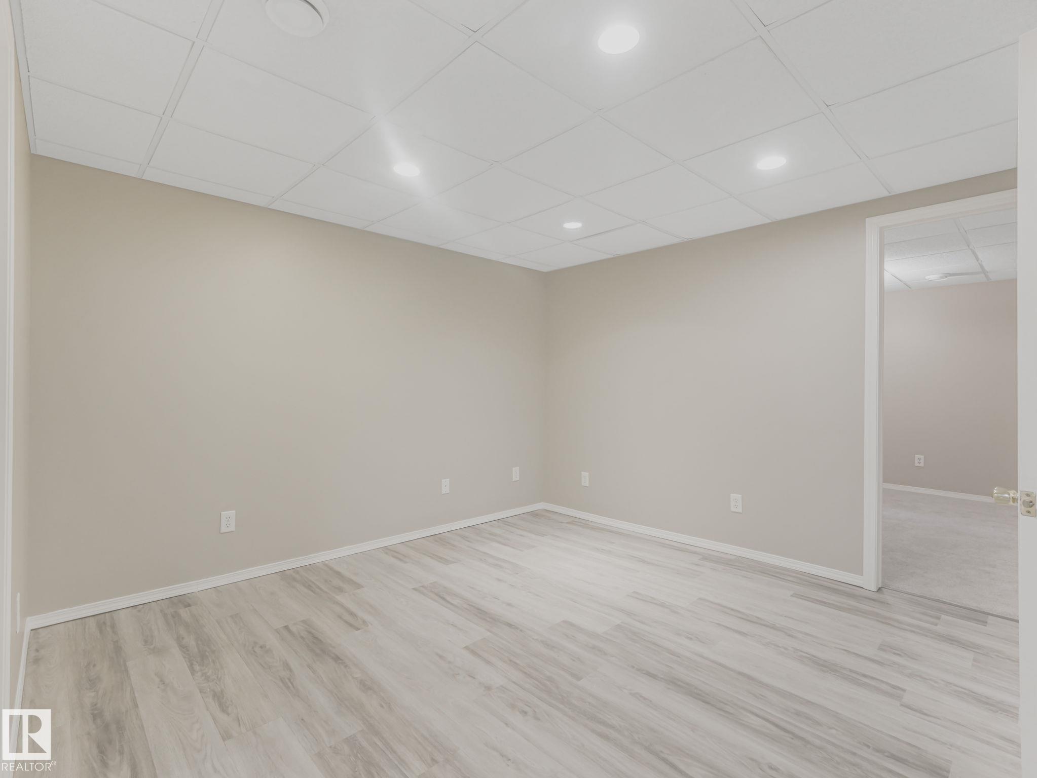 Photo 36 at 15916 88b Avenue NW, Meadowlark Park, Edmonton