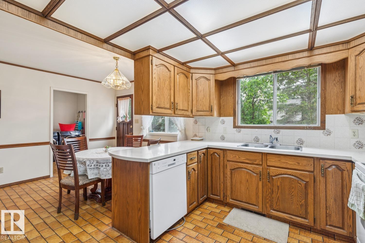 Photo 10 at 11216 21 Avenue NW, Skyrattler, Edmonton