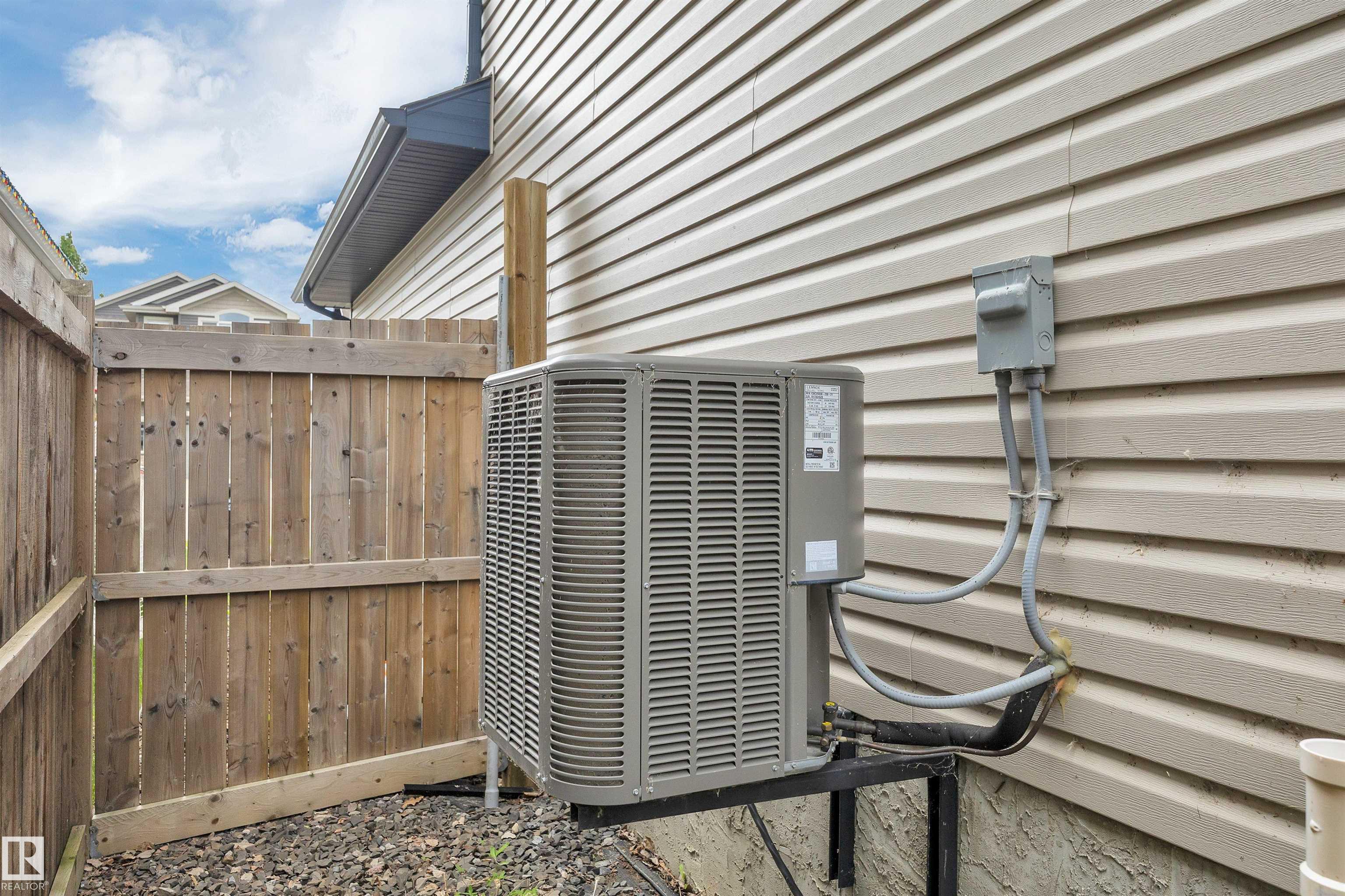 Photo 48 at 52 Selkirk Place, Suntree, Leduc