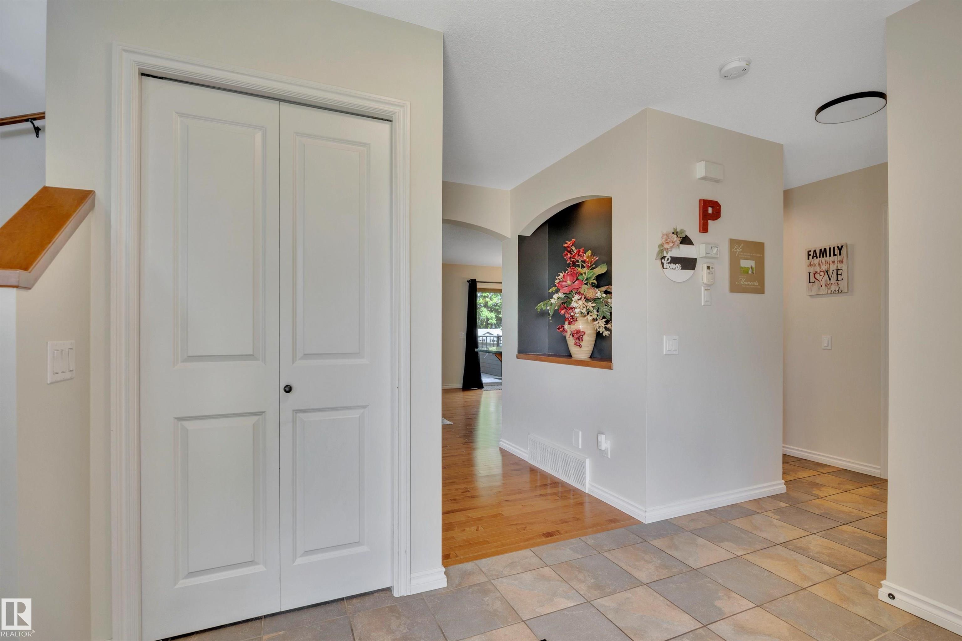 Photo 6 at 52 Selkirk Place, Suntree, Leduc
