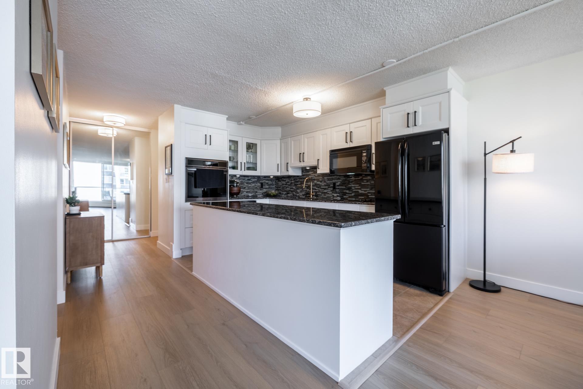 807 - 10011 116 Street NW, Wîhkwêntôwin, Edmonton