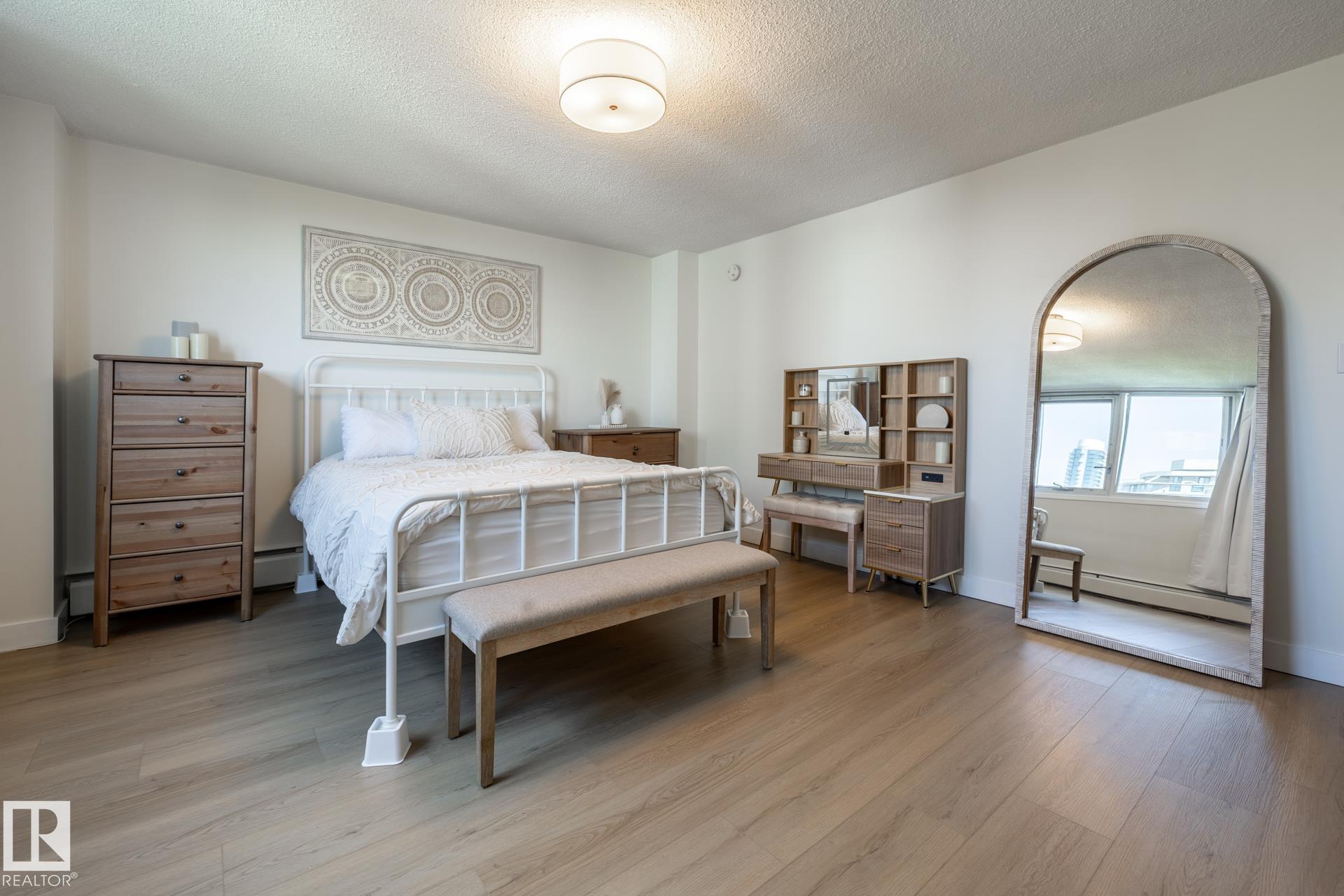 Photo 22 at 807 - 10011 116 Street NW, Wîhkwêntôwin, Edmonton