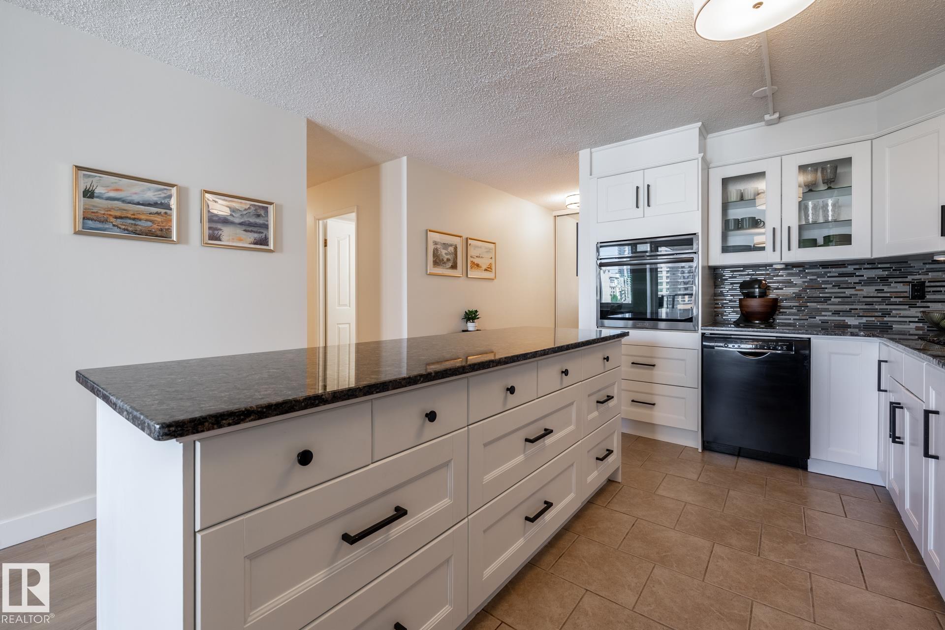 807 - 10011 116 Street NW, Wîhkwêntôwin, Edmonton