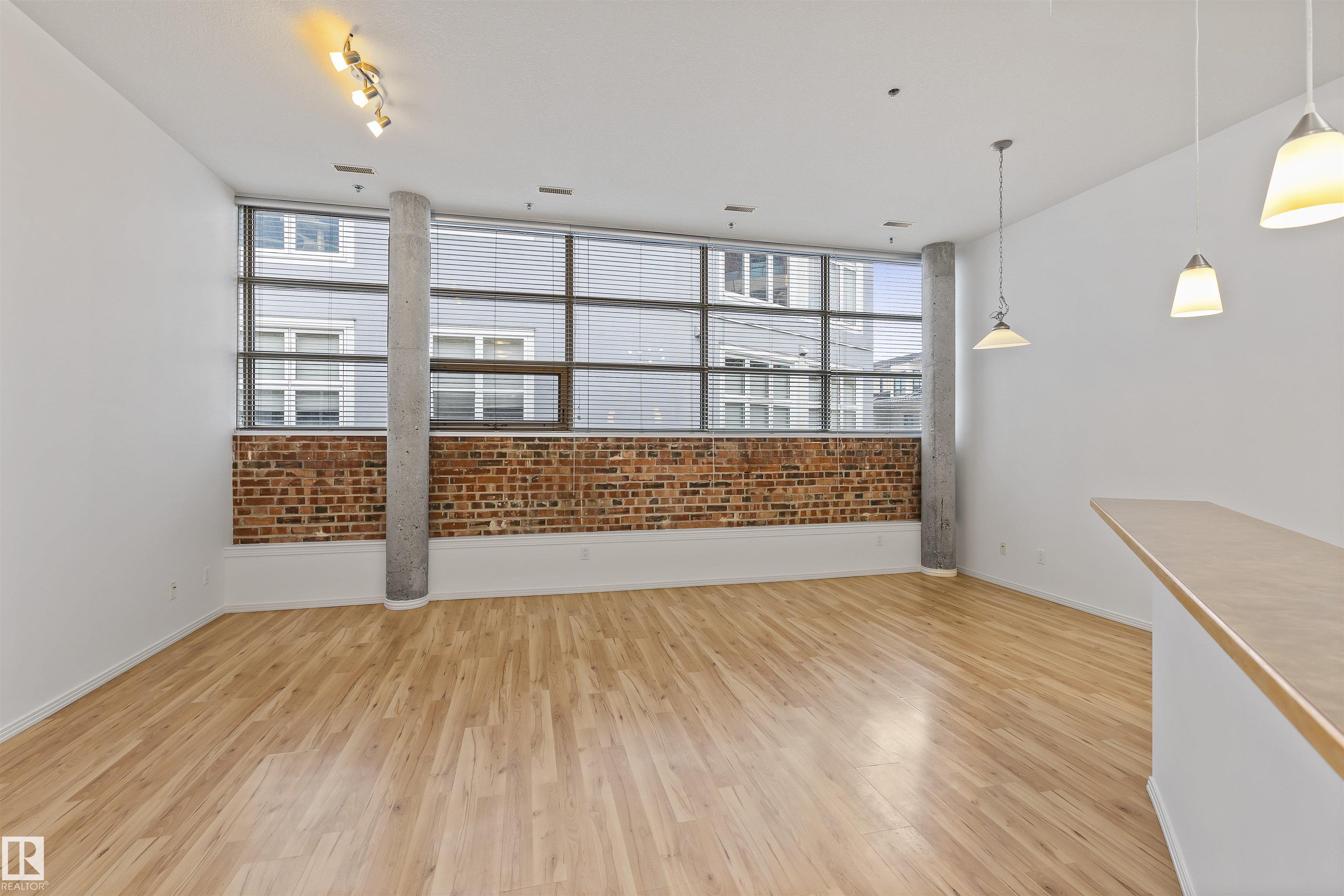 https://zimg.paragon.ice.com/ParagonImages/Property/PM/RAE/225406346/14/0/0/6756510ad60ecf516eff9e1dd1bd98ef/1/8b49a677dbf0286edc4e2db99d8d6c30/225406346-2828199d-0238-443b-acc8-9040b56ef65b.JPG