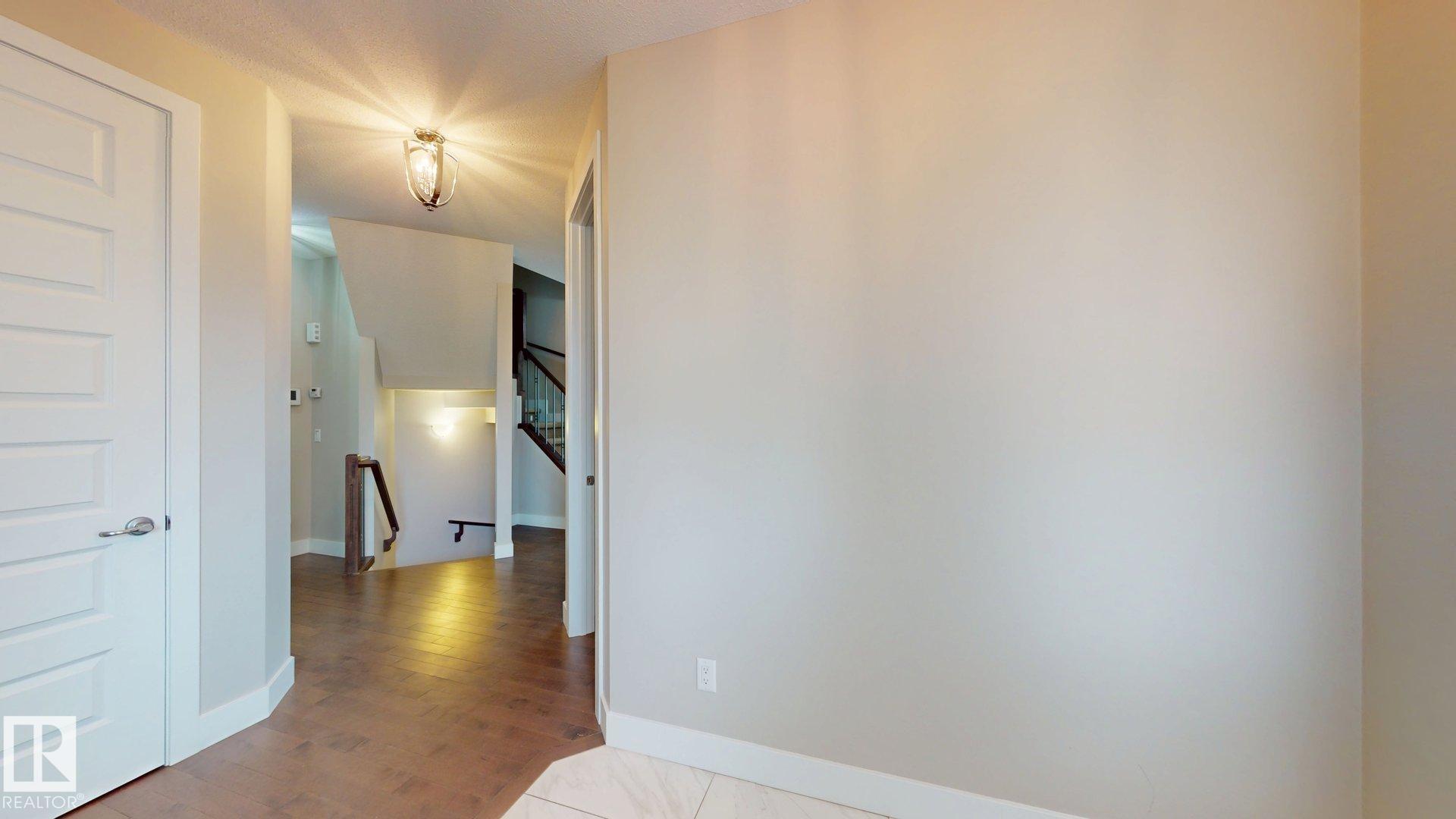 4016 8 Street NW, Maple Crest, Edmonton