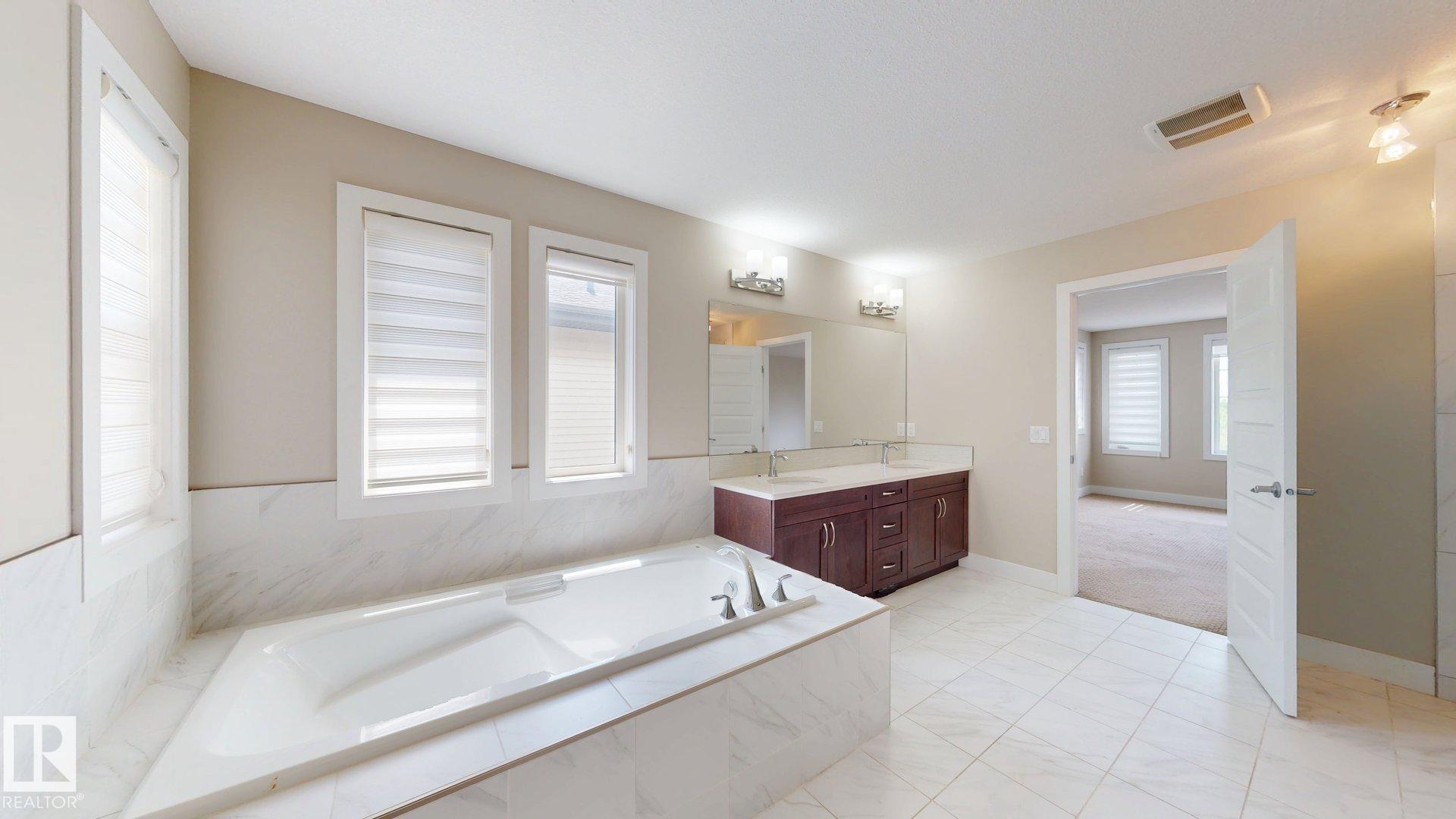 Photo 34 at 4016 8 Street NW, Maple Crest, Edmonton