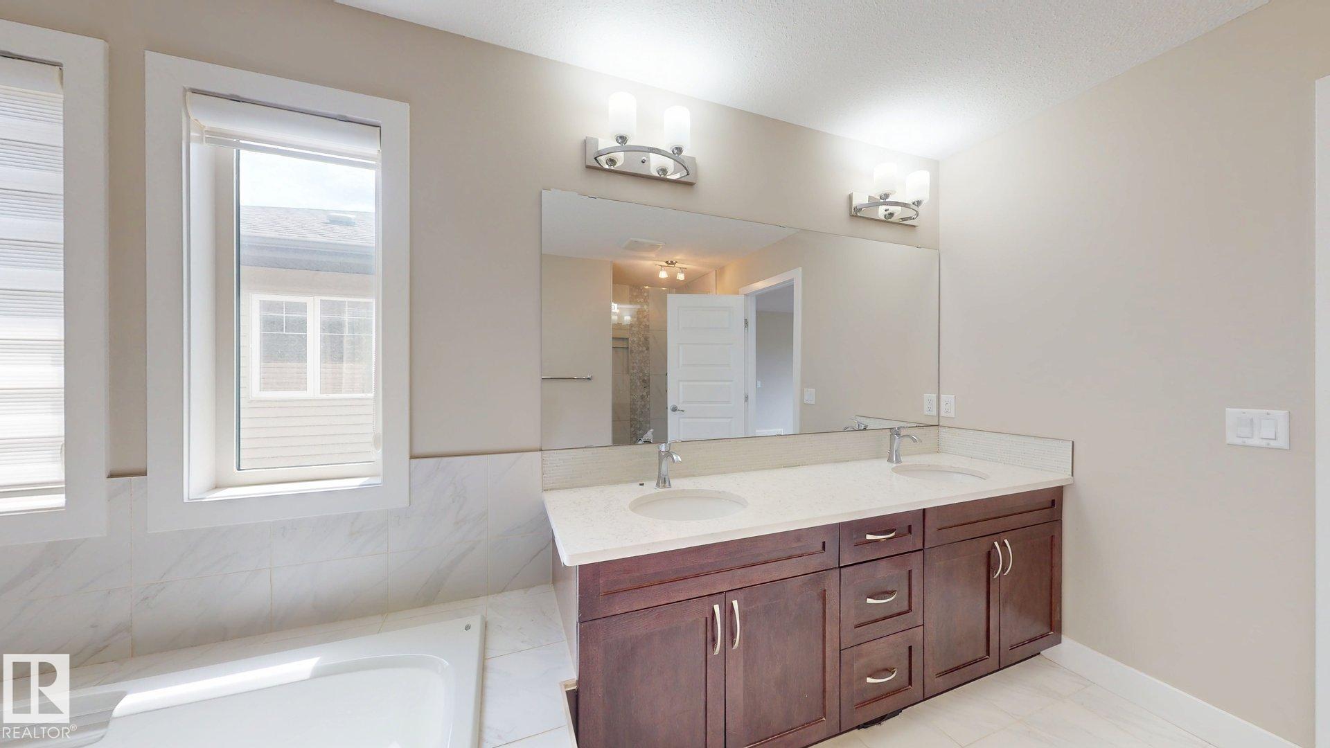 Photo 39 at 4016 8 Street NW, Maple Crest, Edmonton