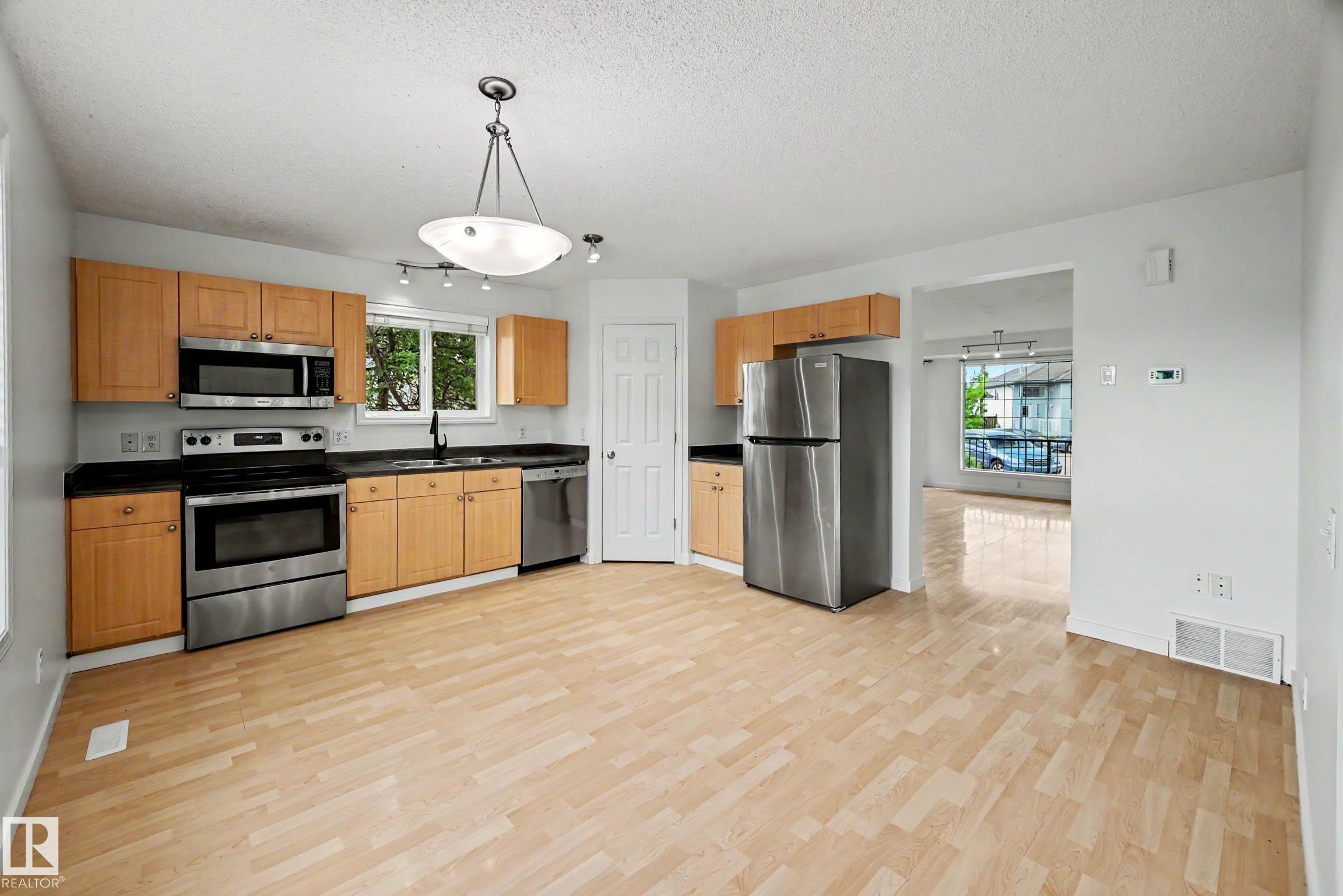 Photo 14 at 14014 158a Avenue NW, Carlton, Edmonton