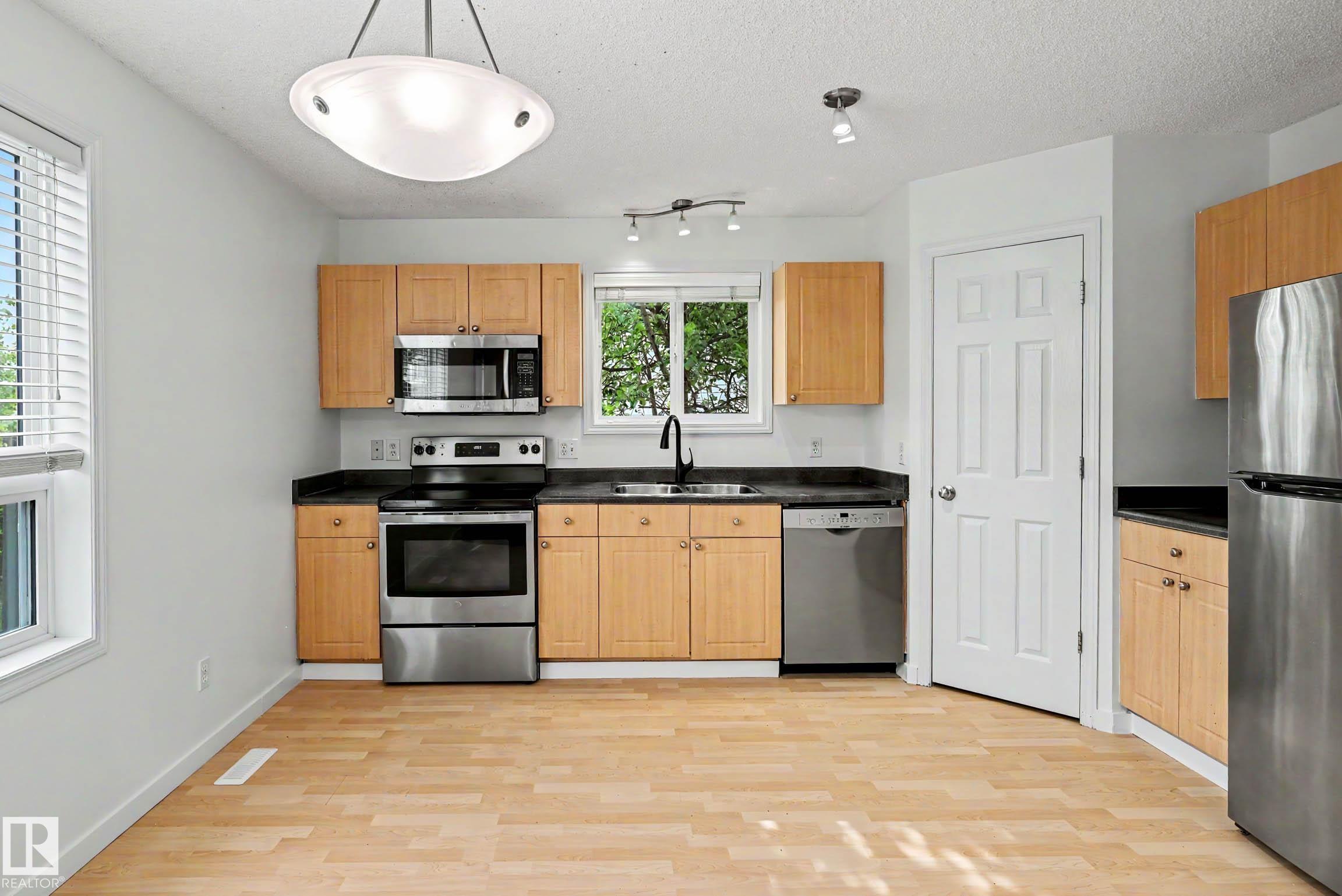 Photo 15 at 14014 158a Avenue NW, Carlton, Edmonton