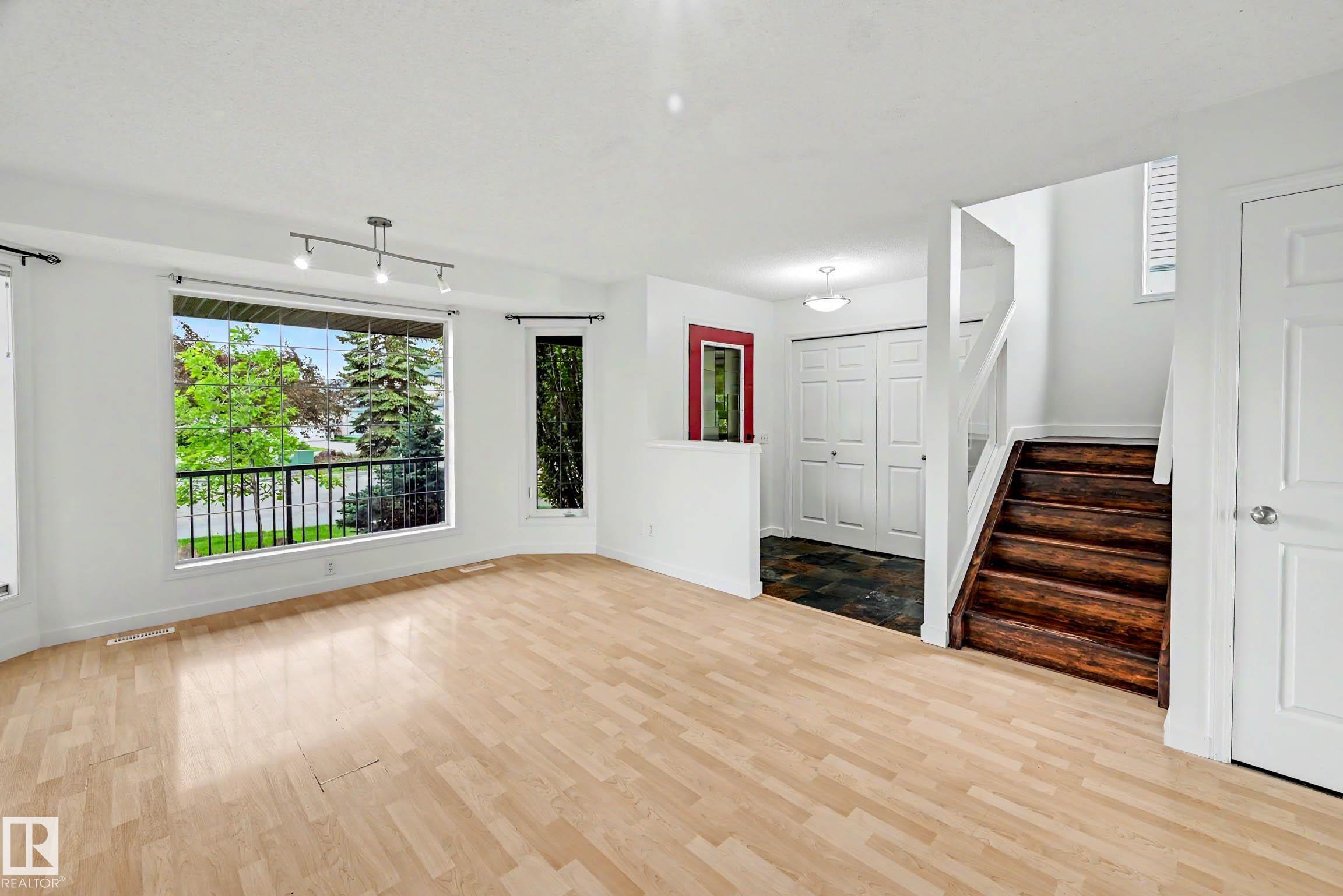 Photo 8 at 14014 158a Avenue NW, Carlton, Edmonton