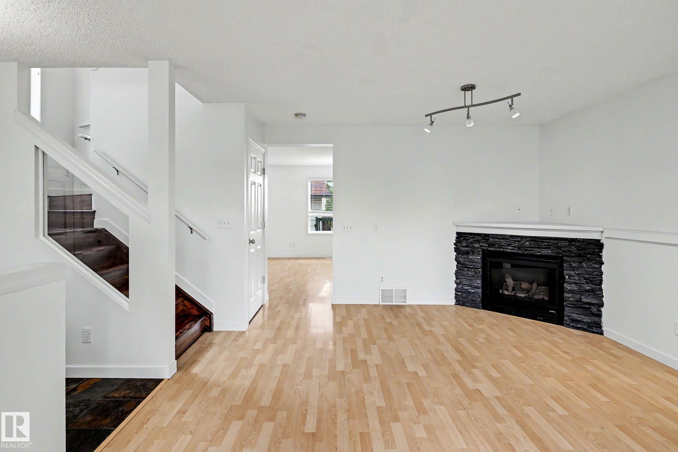 Photo 10 at 14014 158a Avenue NW, Carlton, Edmonton