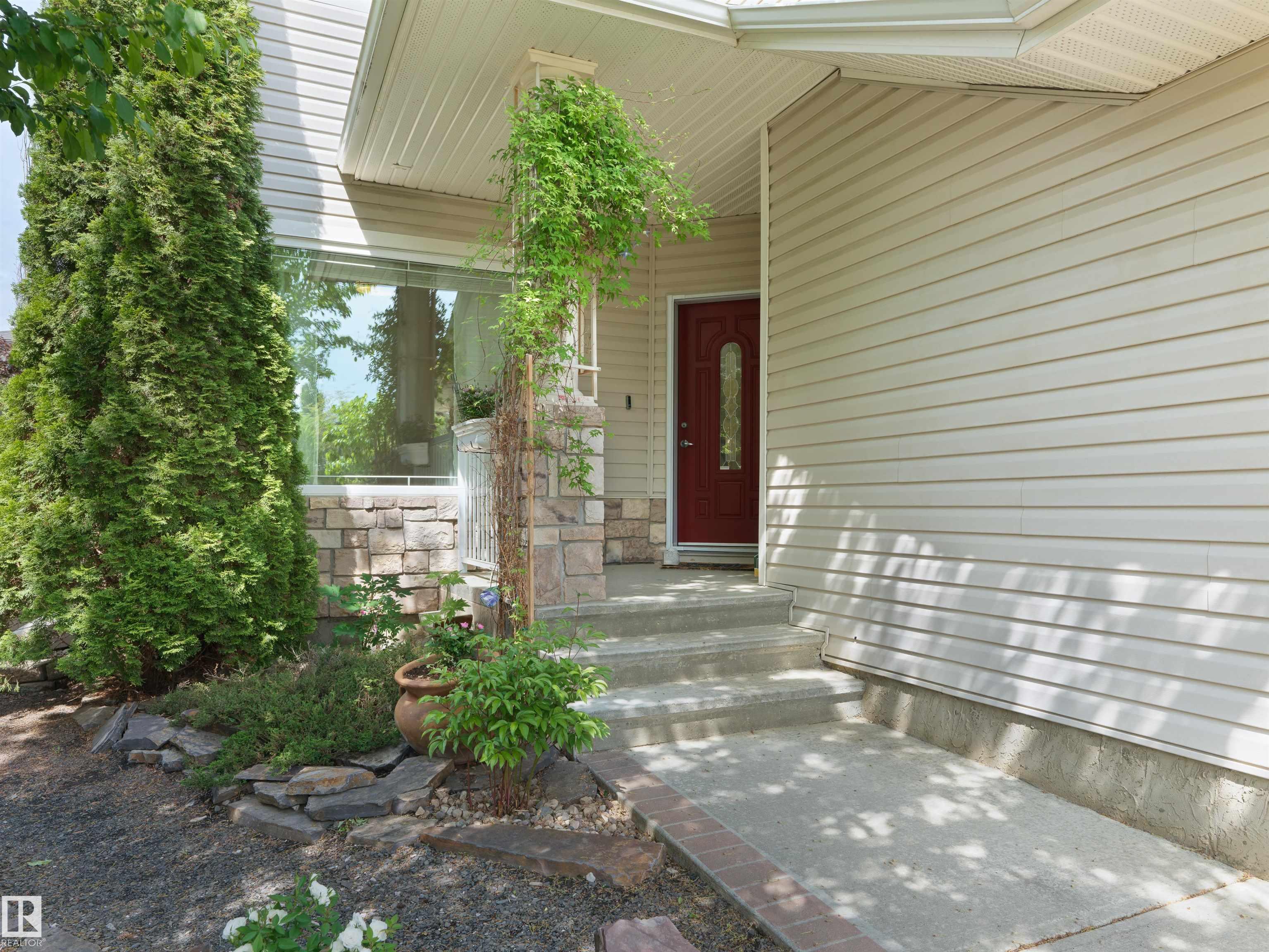 8708 207 Street NW, Suder Greens, Edmonton