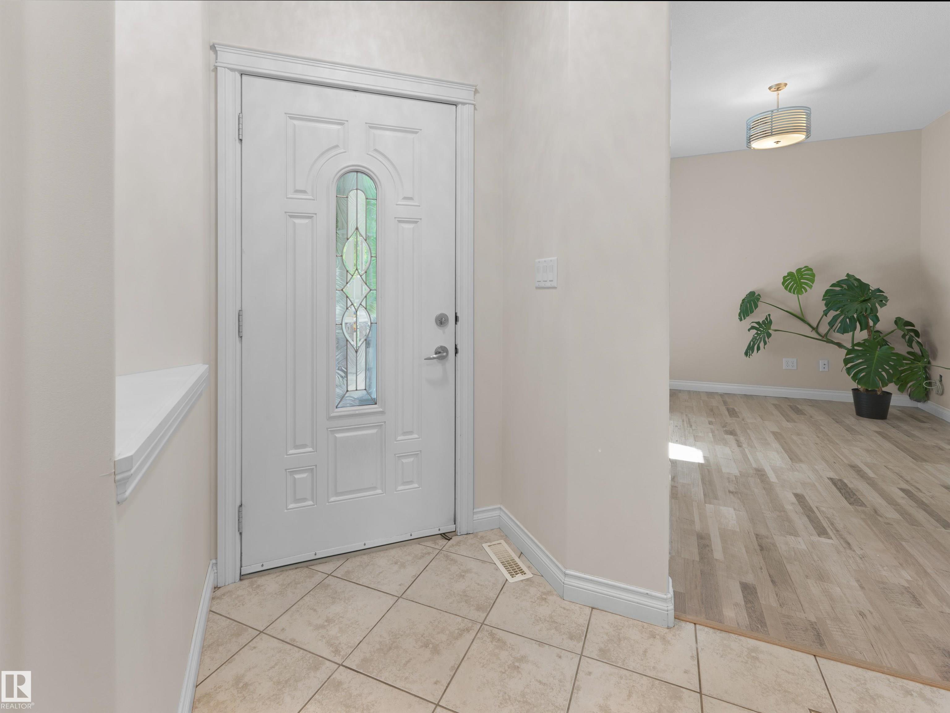 8708 207 Street NW, Suder Greens, Edmonton