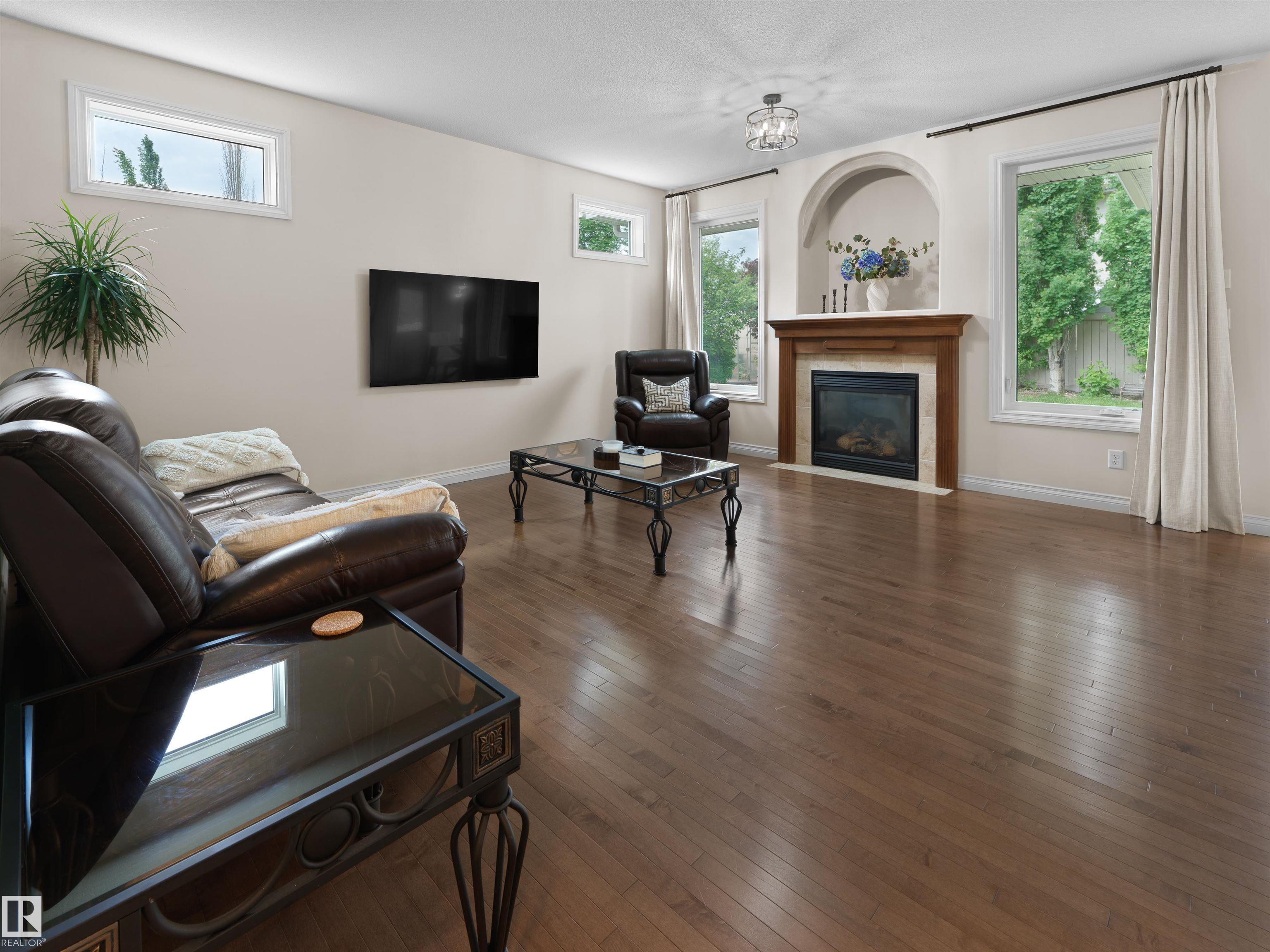 8708 207 Street NW, Suder Greens, Edmonton