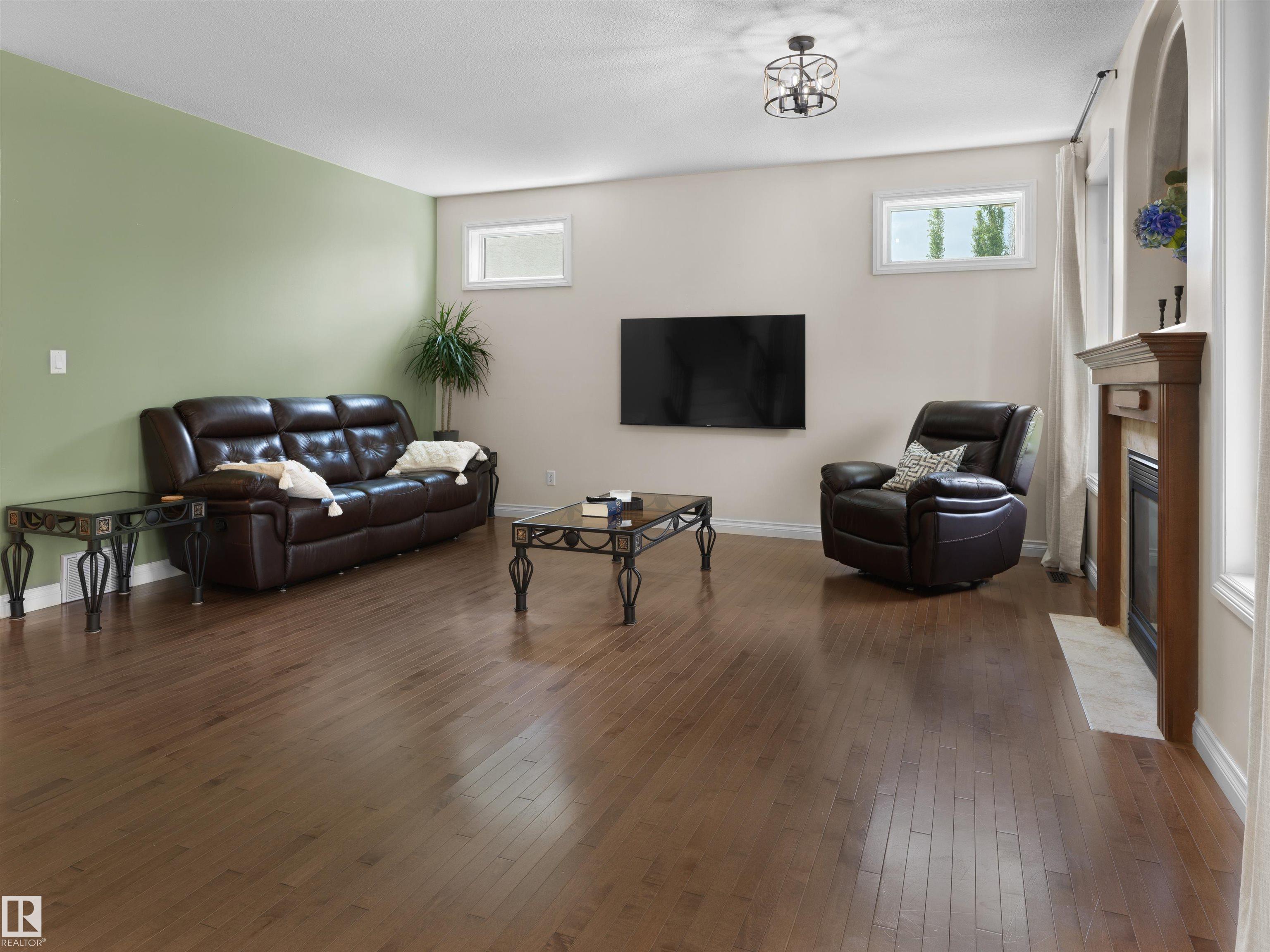 Photo 6 at 8708 207 Street NW, Suder Greens, Edmonton