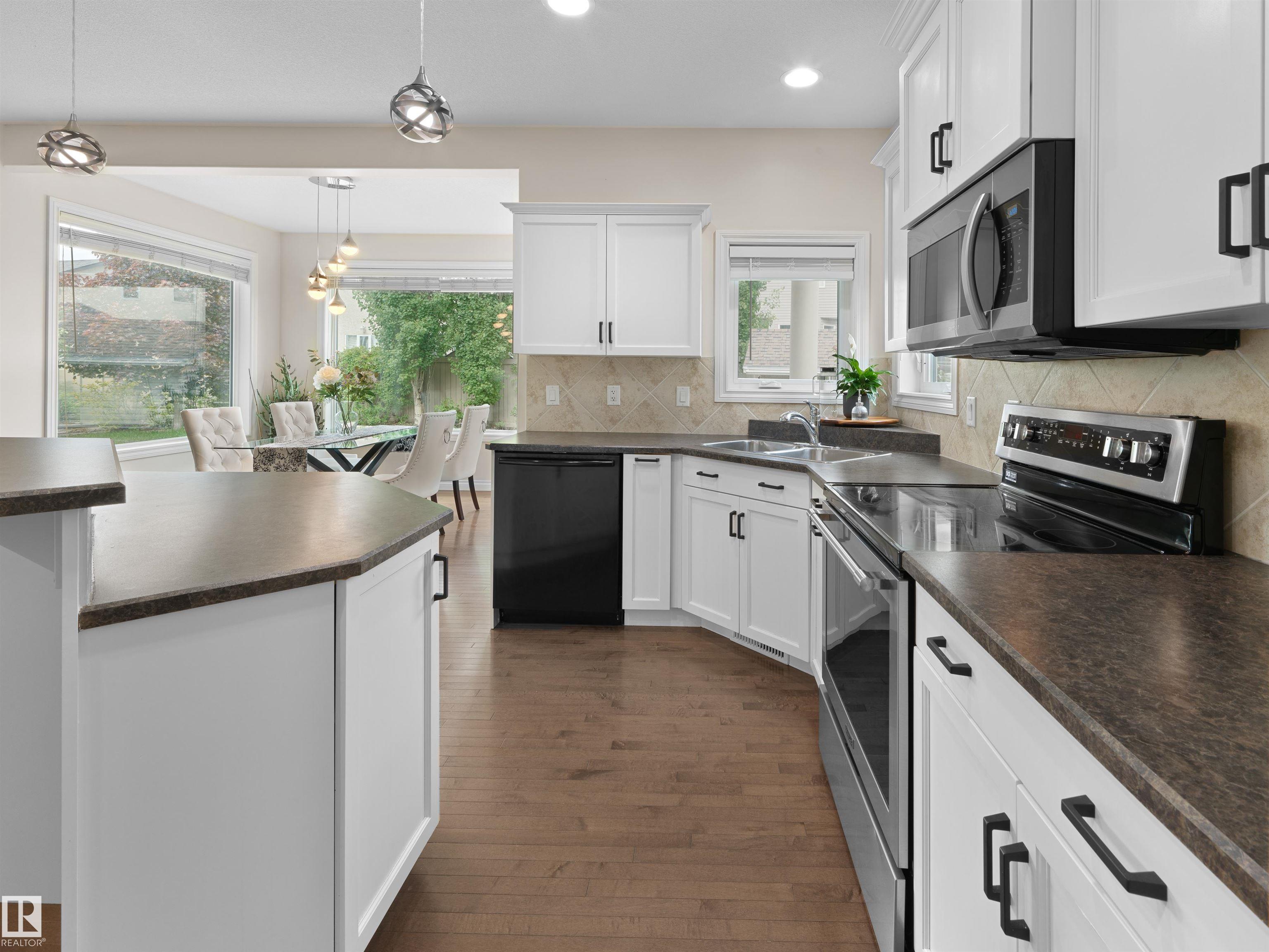 Photo 10 at 8708 207 Street NW, Suder Greens, Edmonton