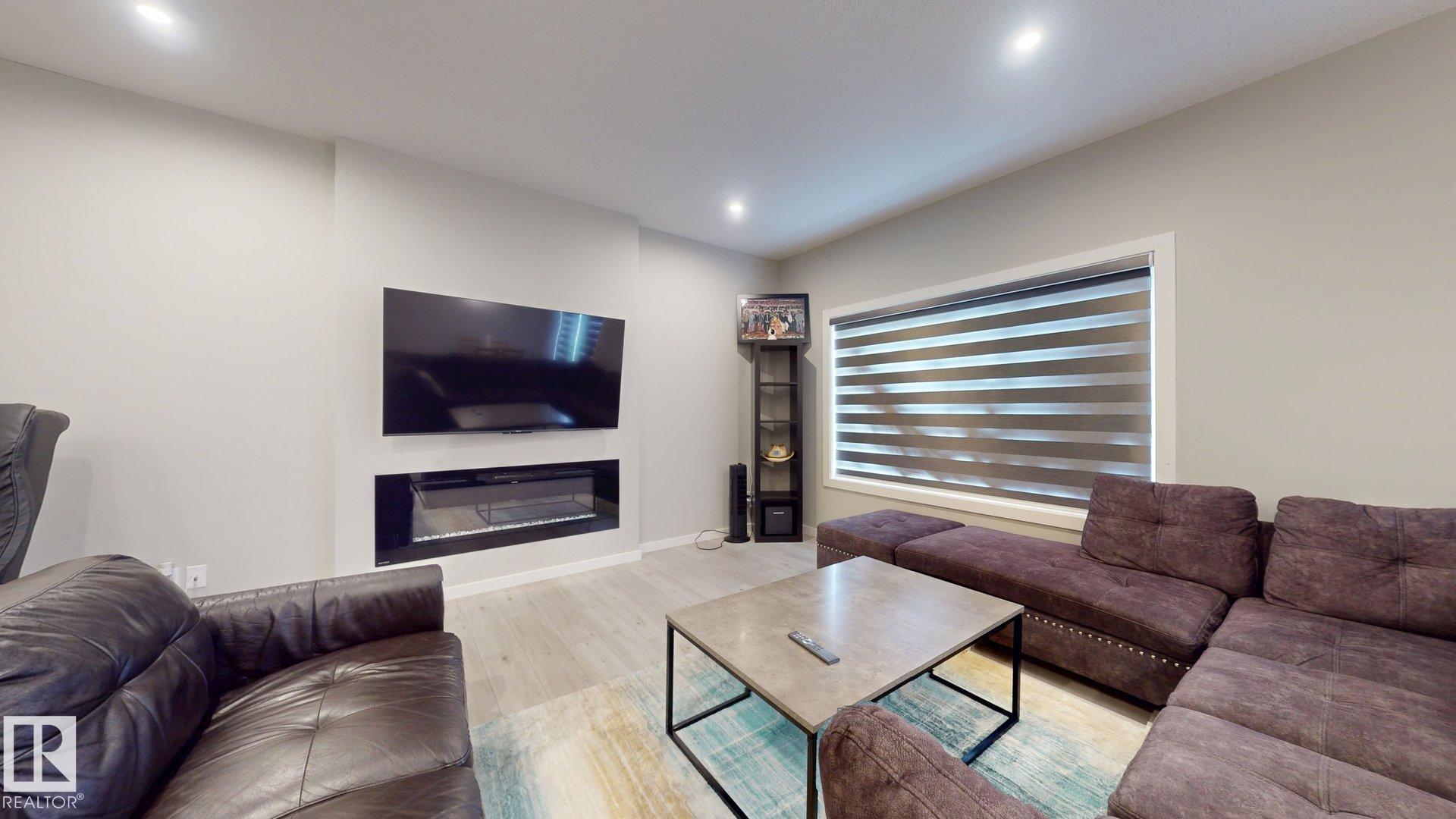 Photo 12 at 607 31 Avenue NW, Maple Crest, Edmonton