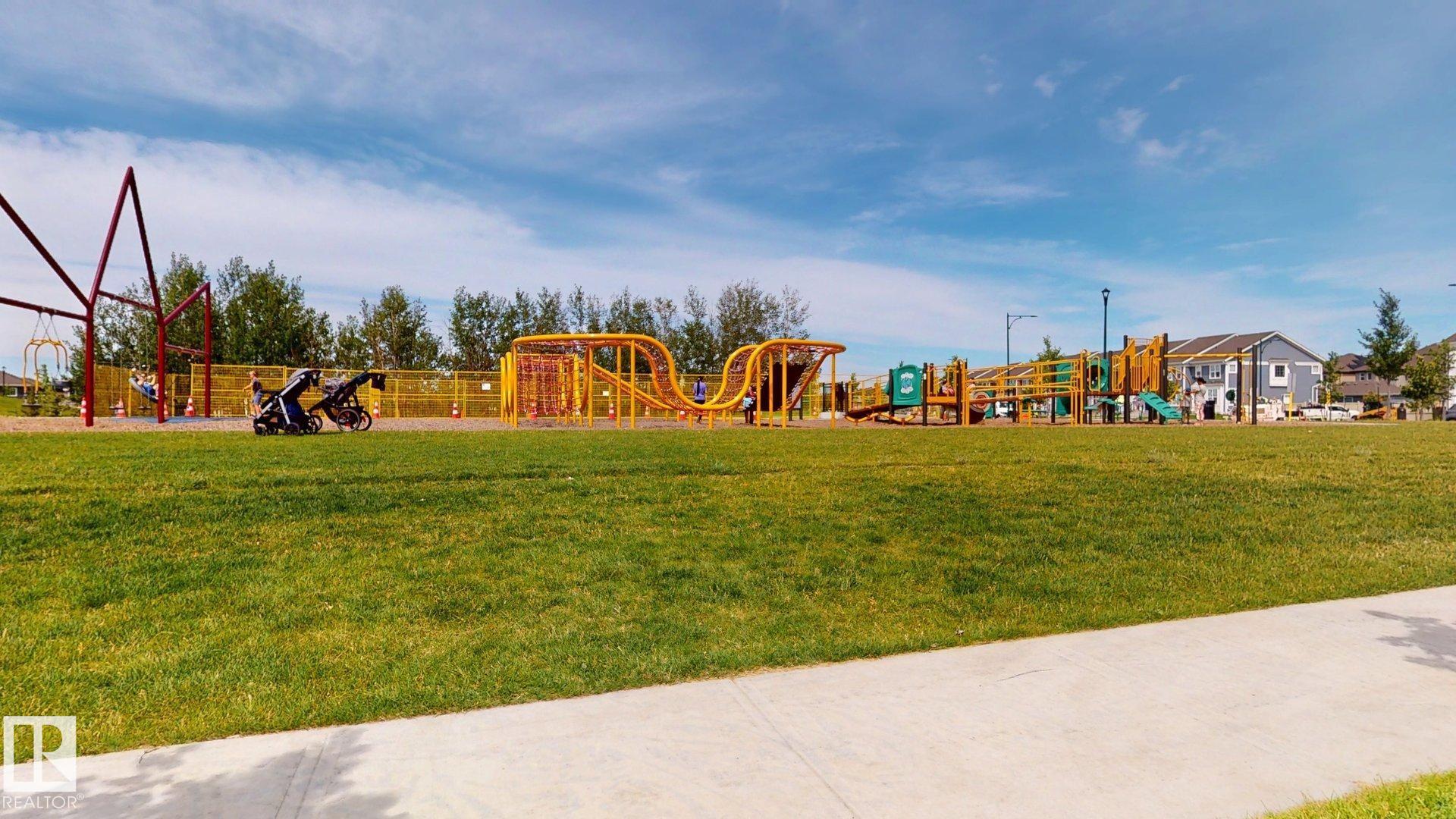 Photo 36 at 607 31 Avenue NW, Maple Crest, Edmonton