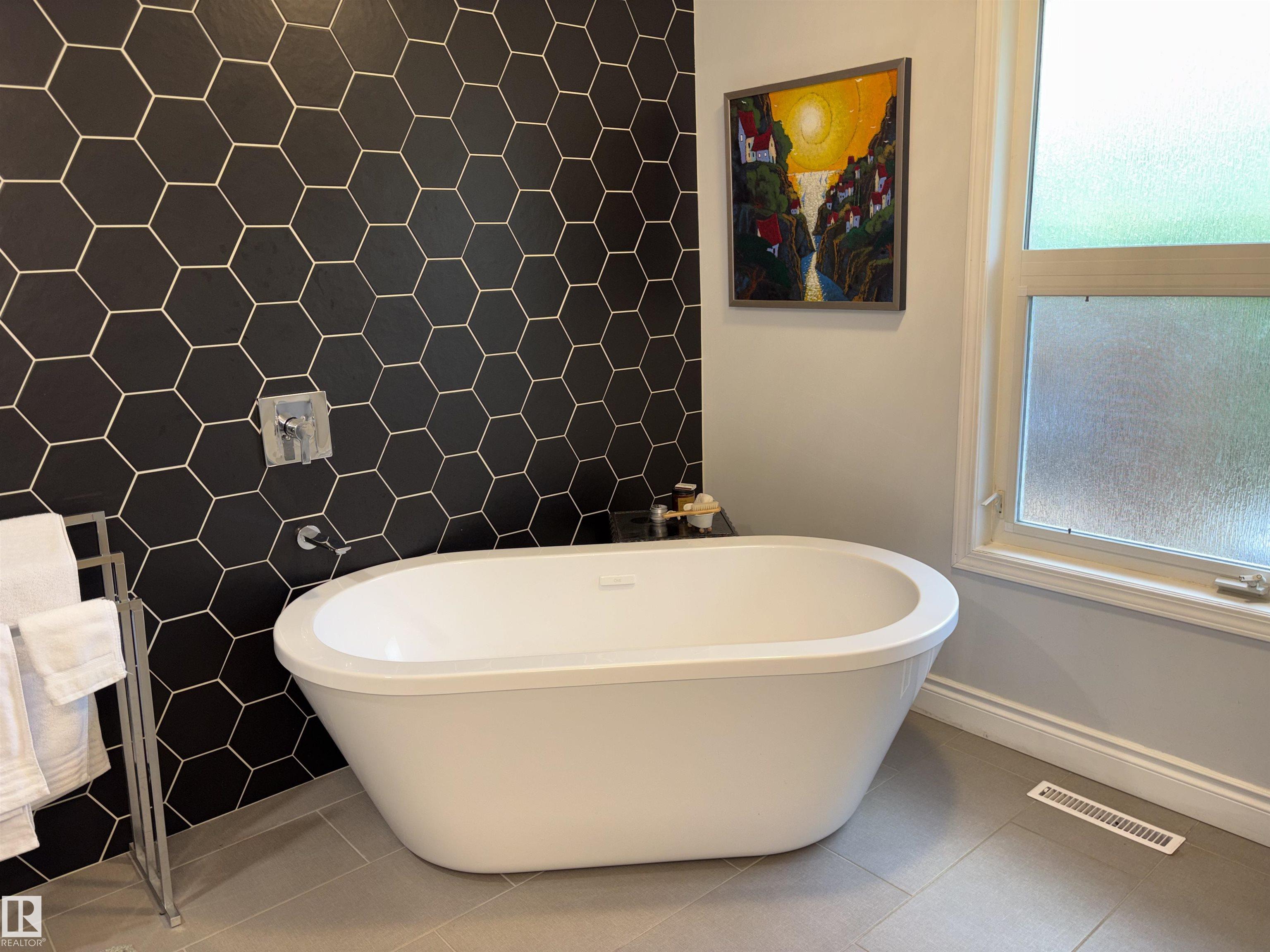 Photo 9 at 14016 85 Avenue NW, Laurier Heights, Edmonton
