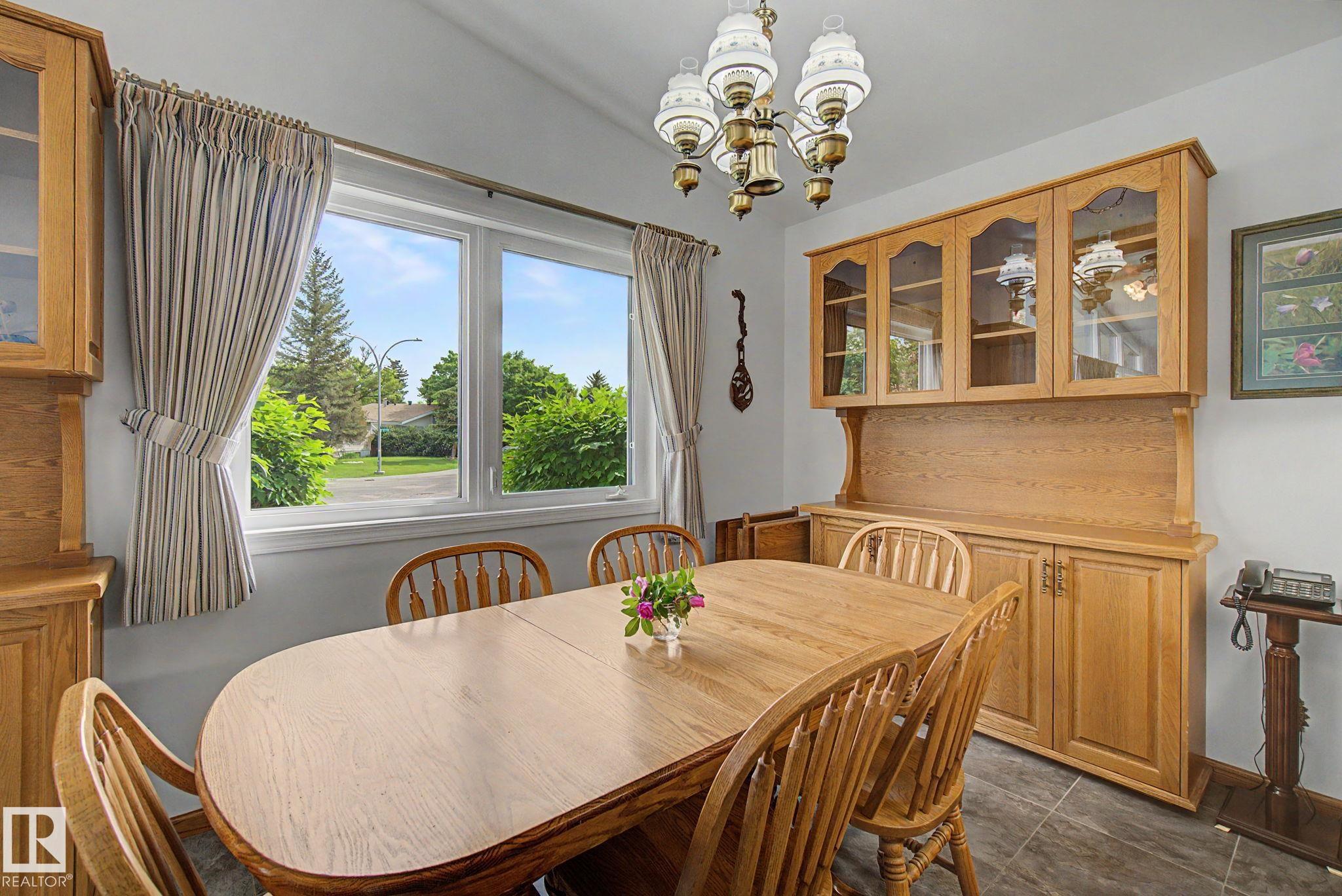 Photo 13 at 8706 162 Street NW, Meadowlark Park, Edmonton