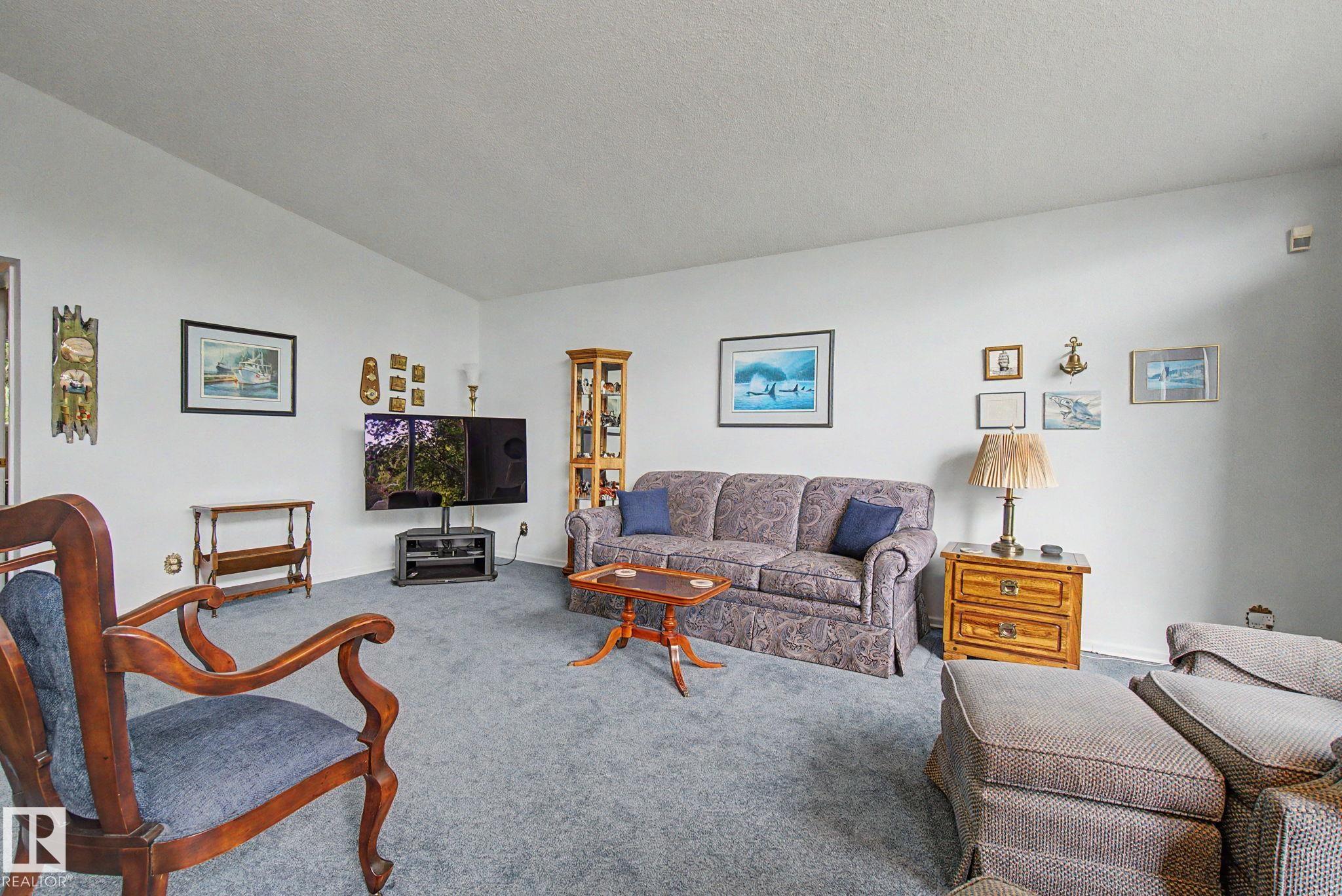 Photo 6 at 8706 162 Street NW, Meadowlark Park, Edmonton