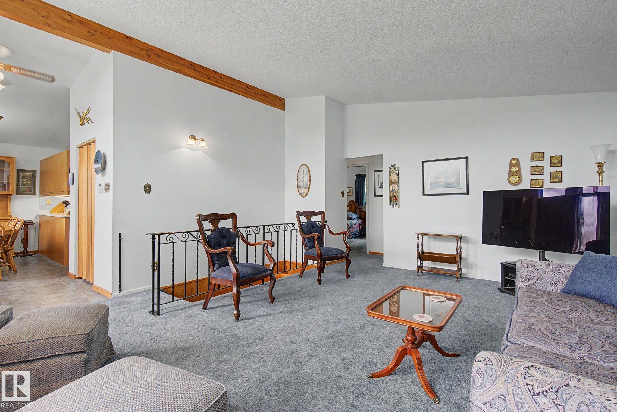Photo 7 at 8706 162 Street NW, Meadowlark Park, Edmonton