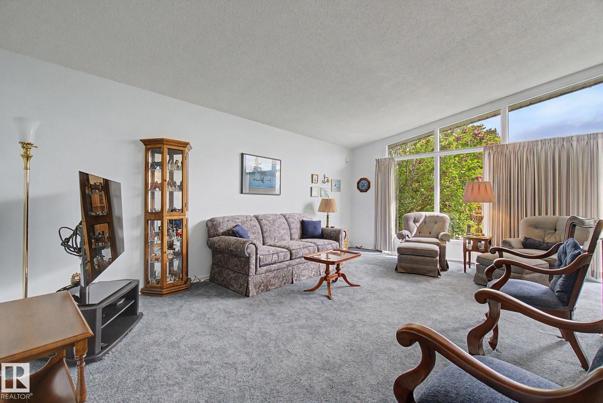 Photo 9 at 8706 162 Street NW, Meadowlark Park, Edmonton