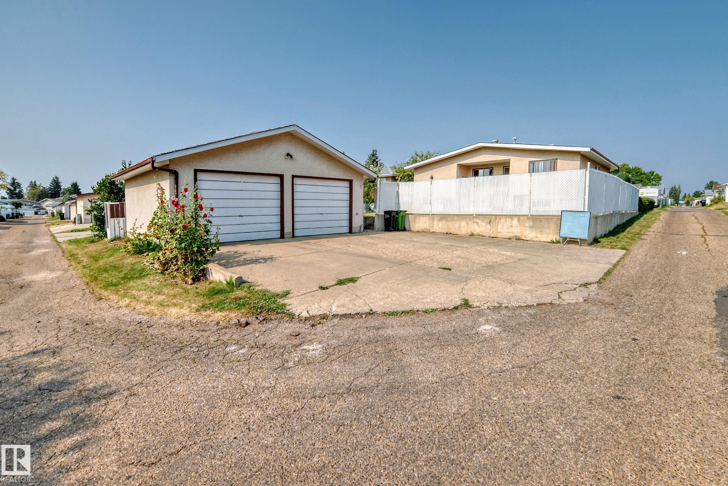 Photo 52 at 8311 150 Avenue NW, Evansdale, Edmonton