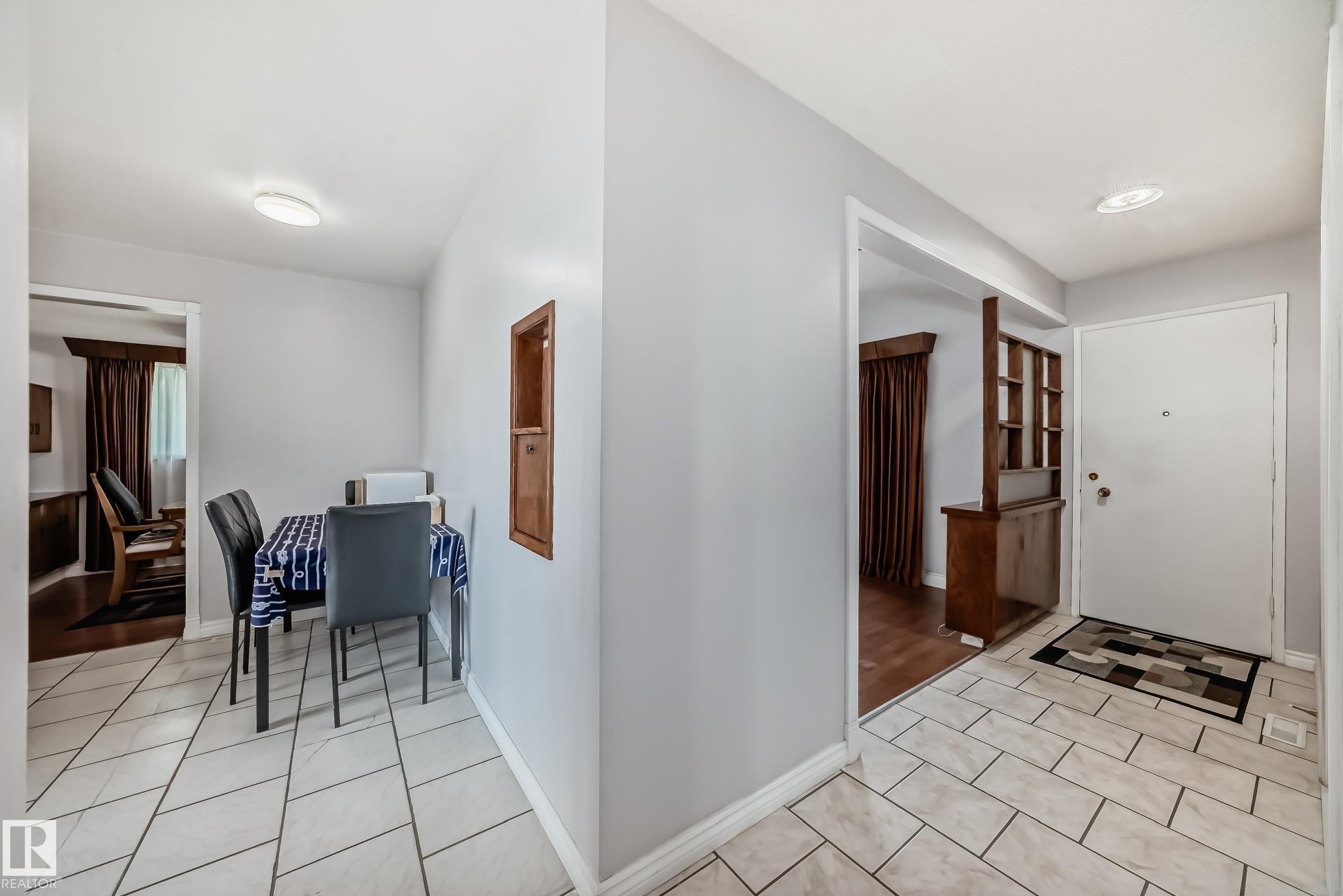 Photo 7 at 8311 150 Avenue NW, Evansdale, Edmonton