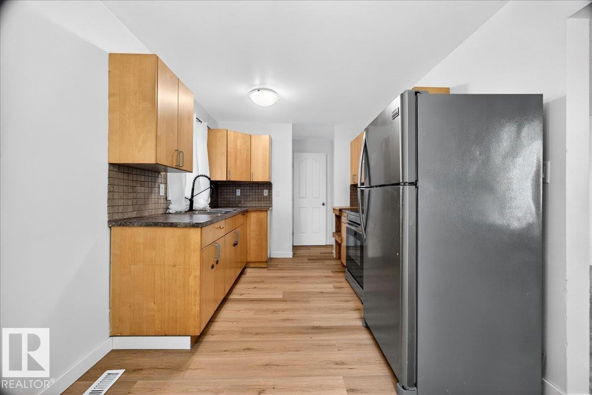 Photo 15 at 16904 91 Street NW, Lago Lindo, Edmonton